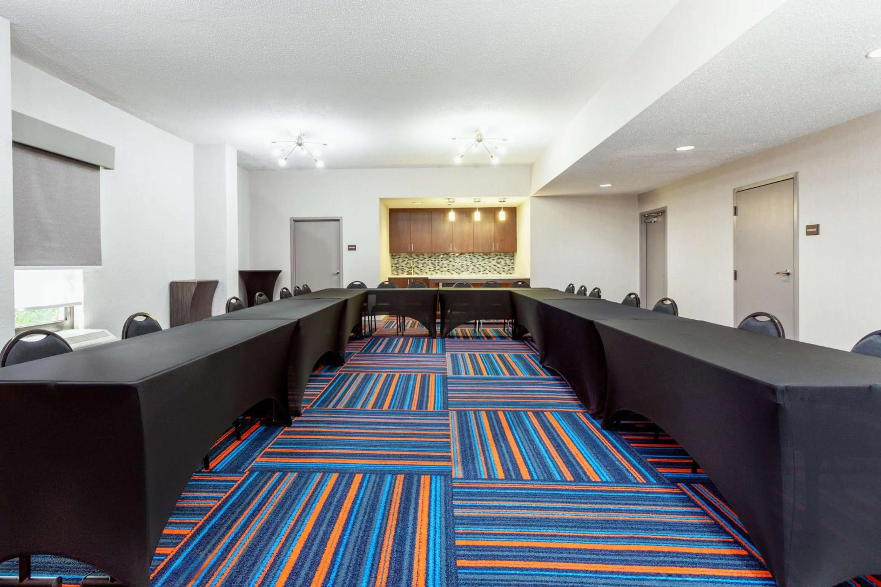 Meeting/conference room in Hampton Inn Orlando-International Airport