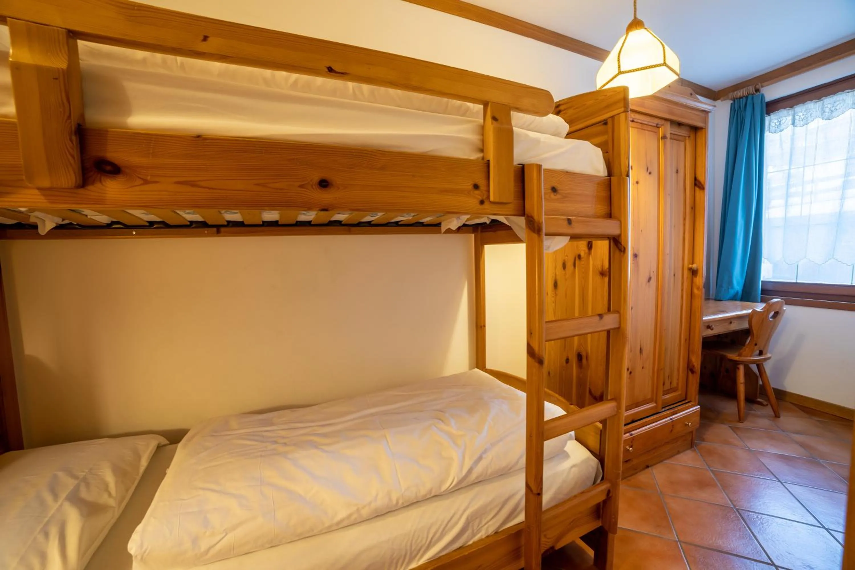 bunk bed, Bed in Residence Derby Club