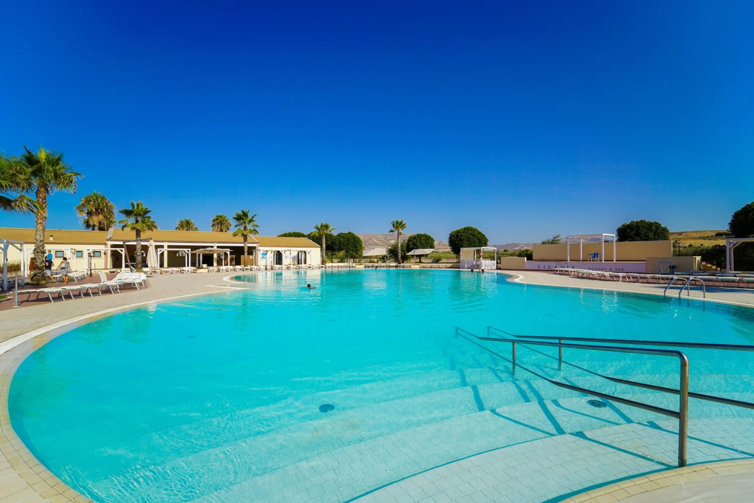 Swimming pool in Sikania Eco Resort
