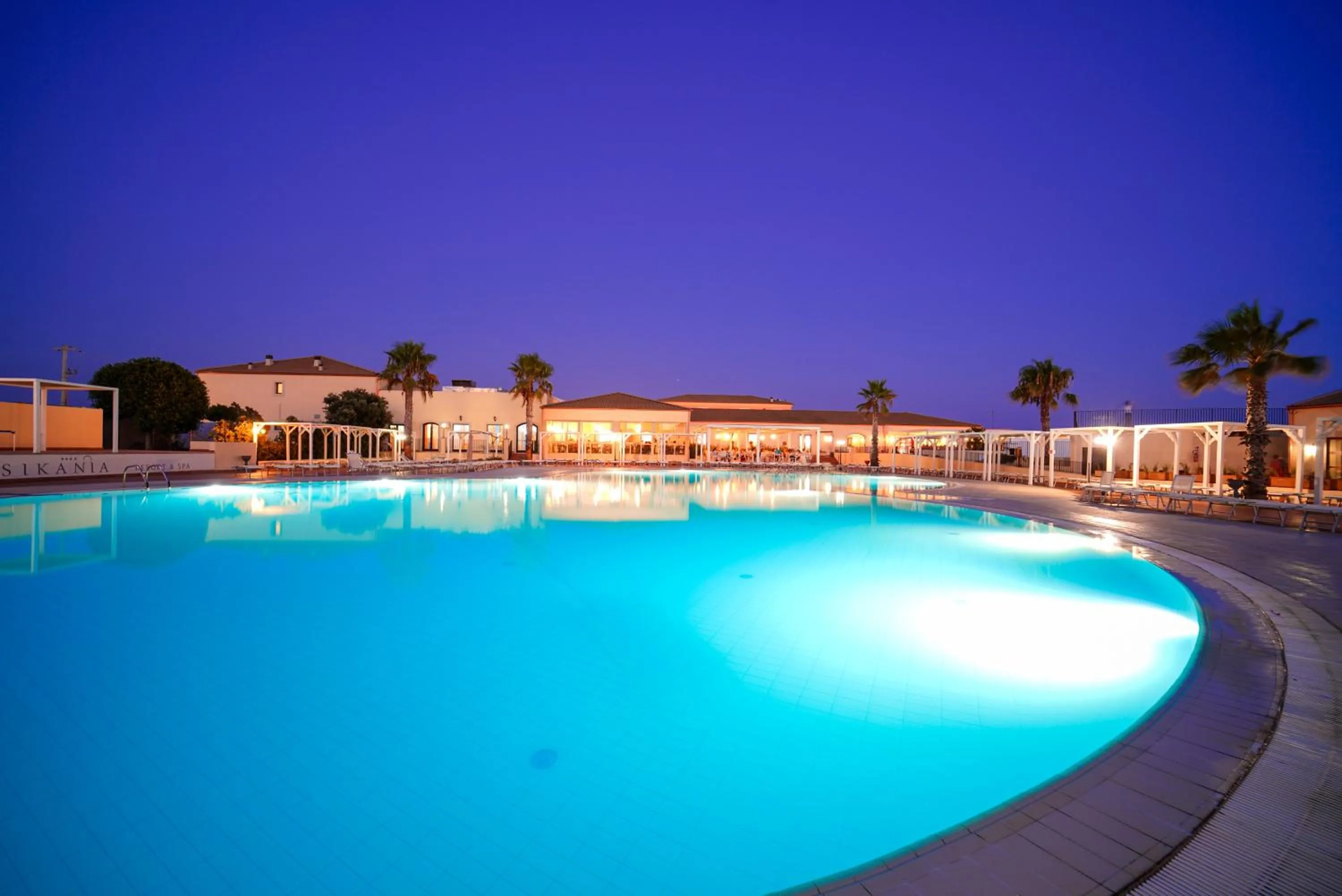 Swimming pool in Sikania Eco Resort