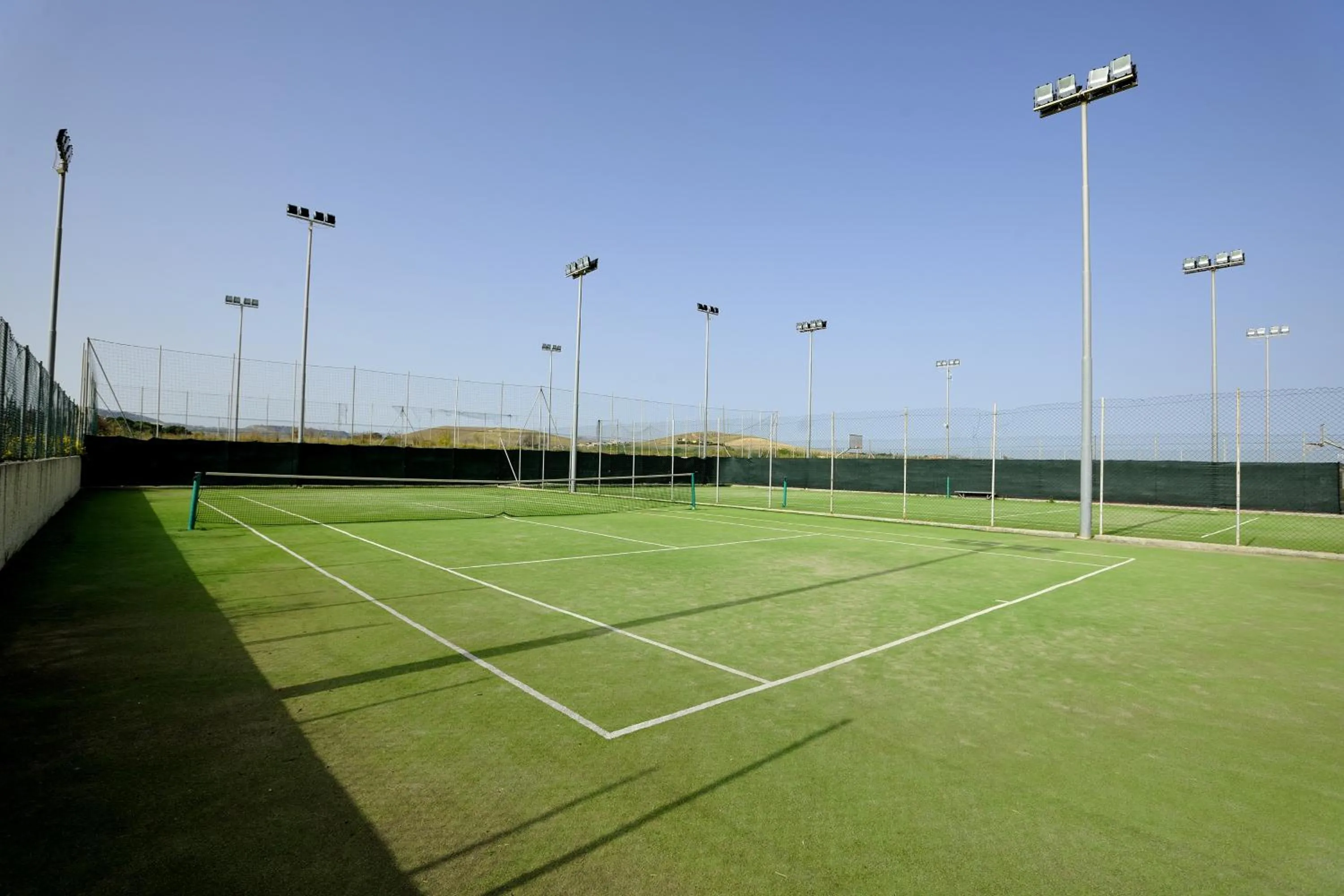 Tennis court in Sikania Eco Resort