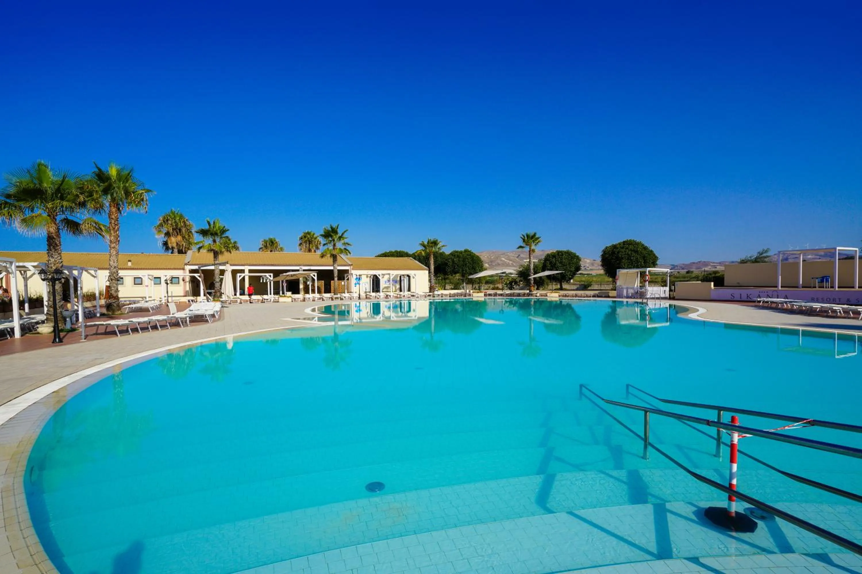 Swimming pool in Sikania Eco Resort