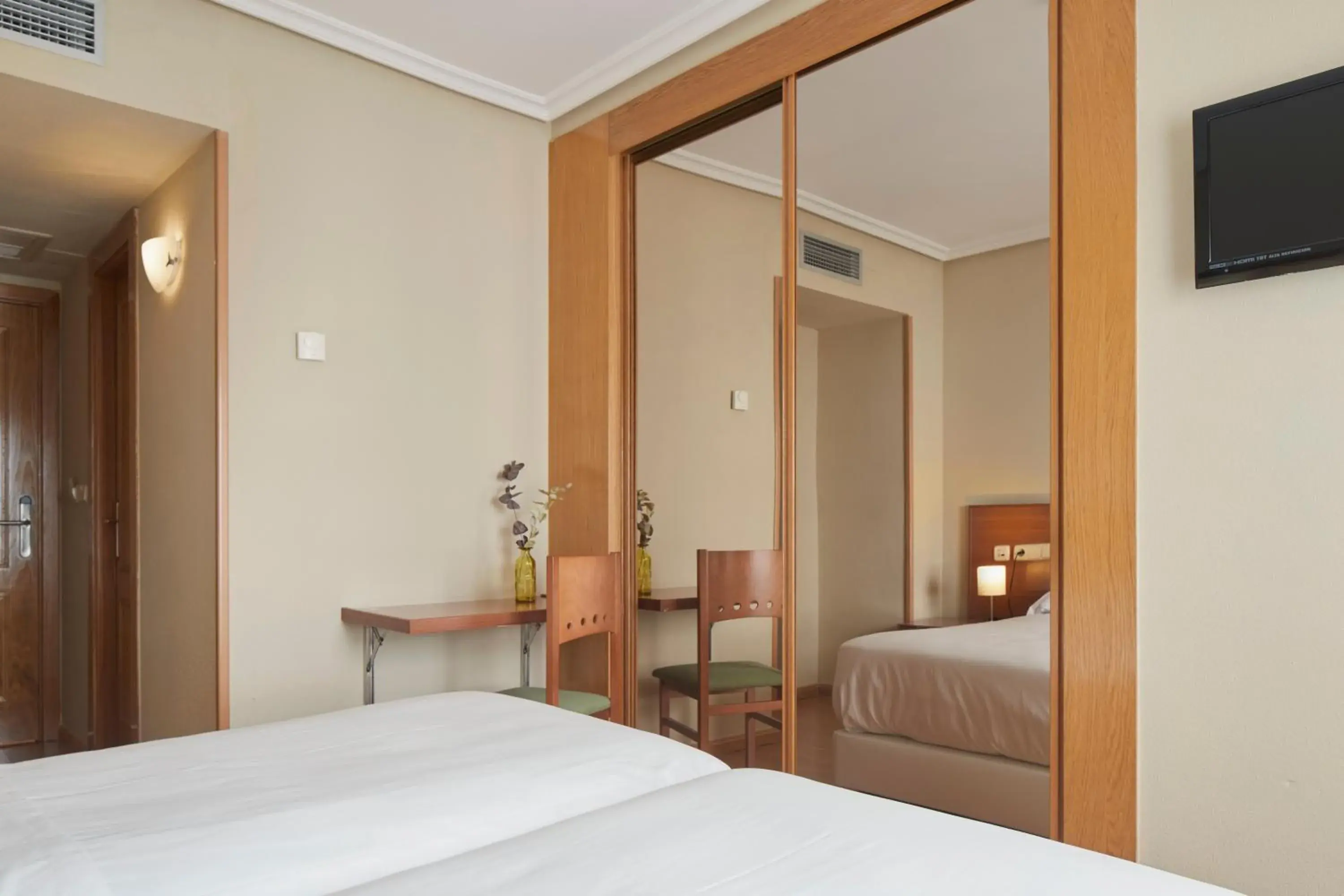 Photo of the whole room, Bed in IRAIPE Achuri Auto Check-in Photo of the whole room, Bed in IRAIPE Achuri Auto Check-in