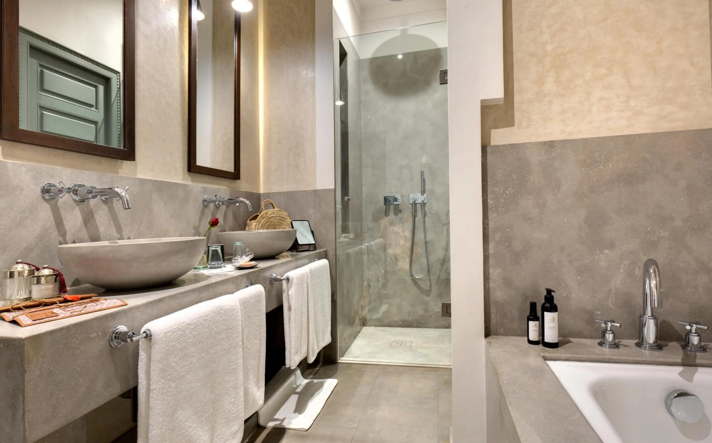 Shower in Riad Antara