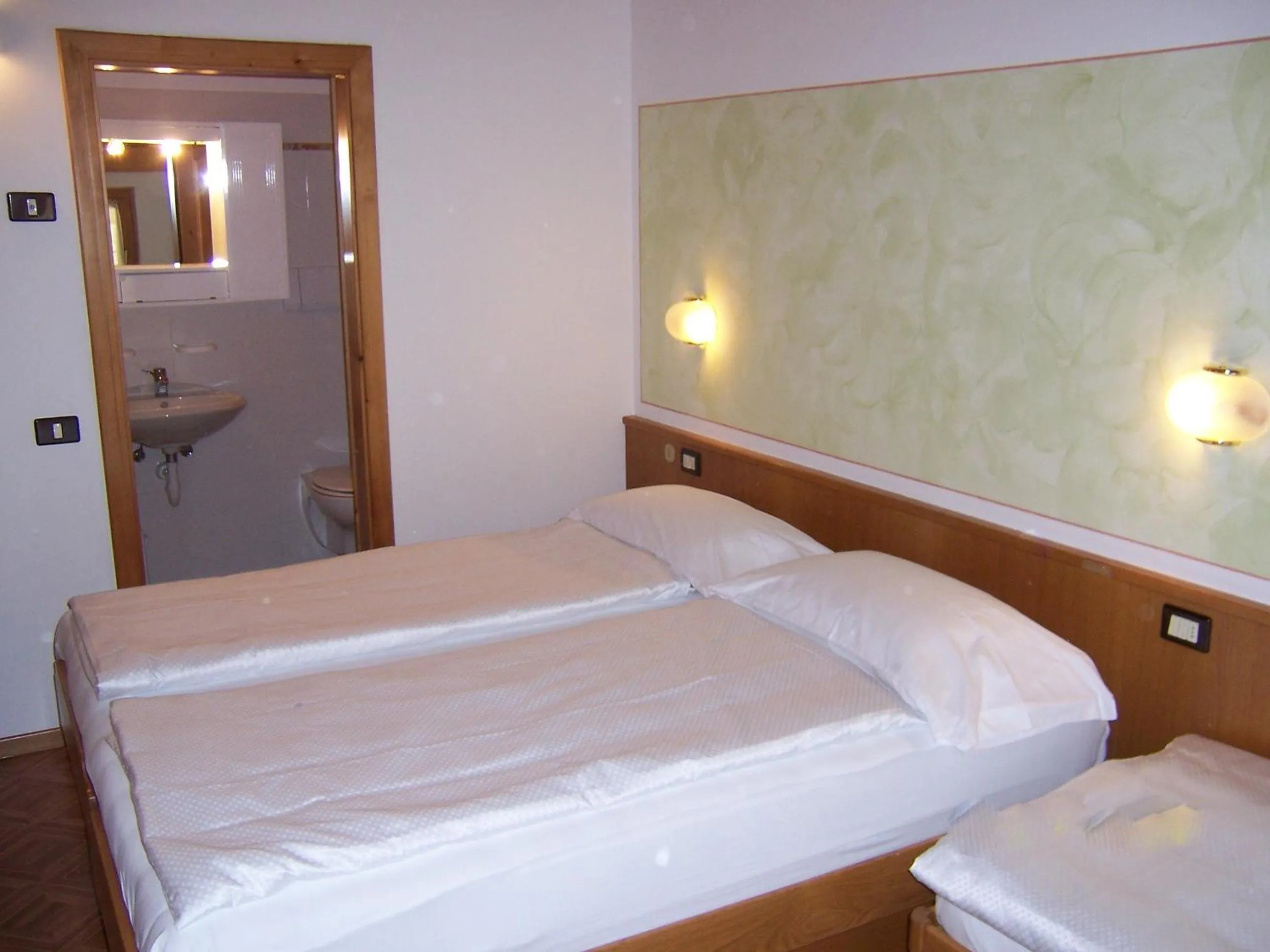 View (from property/room), Bed in Alpen Hotel Rabbi