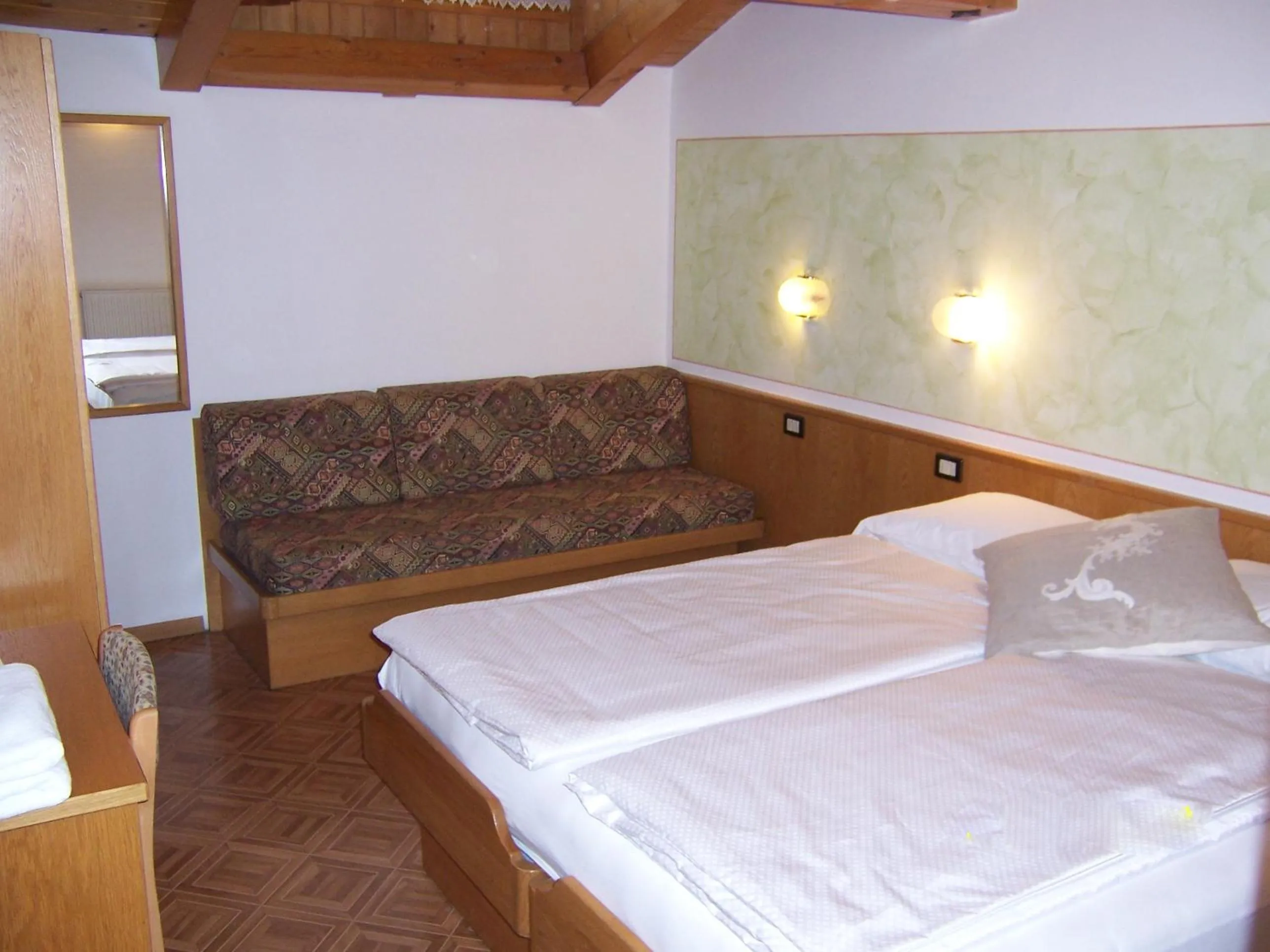 Photo of the whole room, Bed in Alpen Hotel Rabbi
