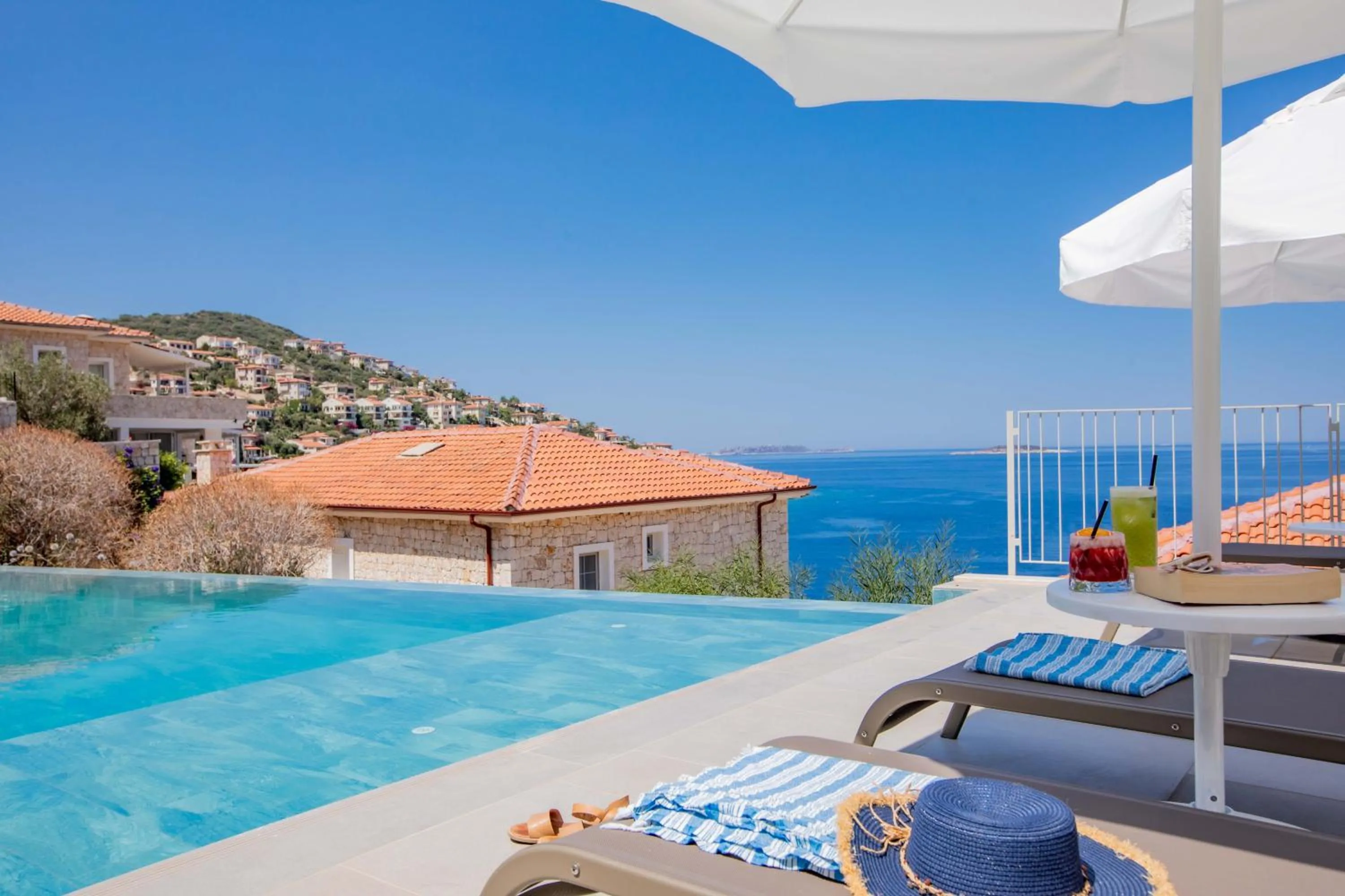 Swimming pool in Mavilim Hotel