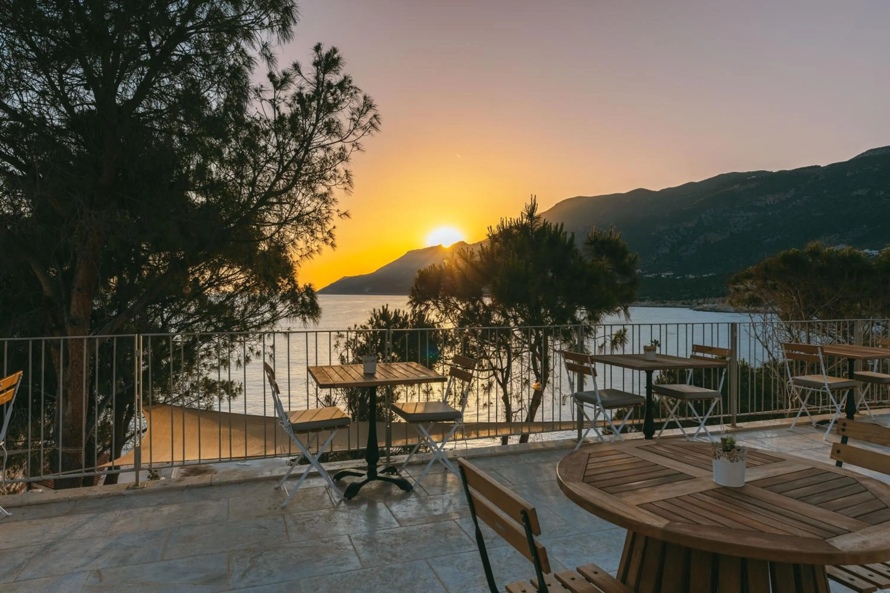 Restaurant/places to eat in Mavilim Hotel