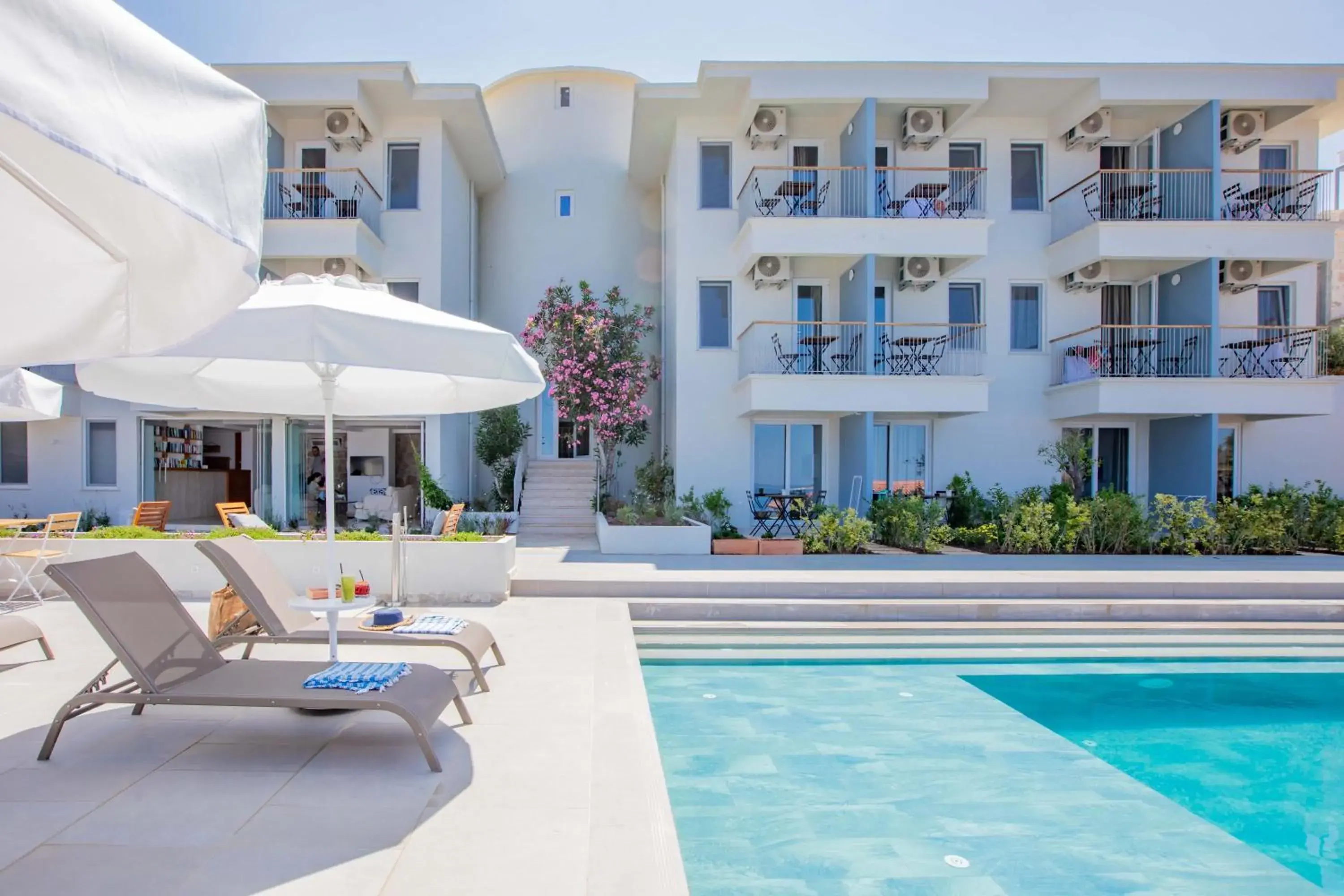 Swimming pool in Mavilim Hotel Swimming pool in Mavilim Hotel