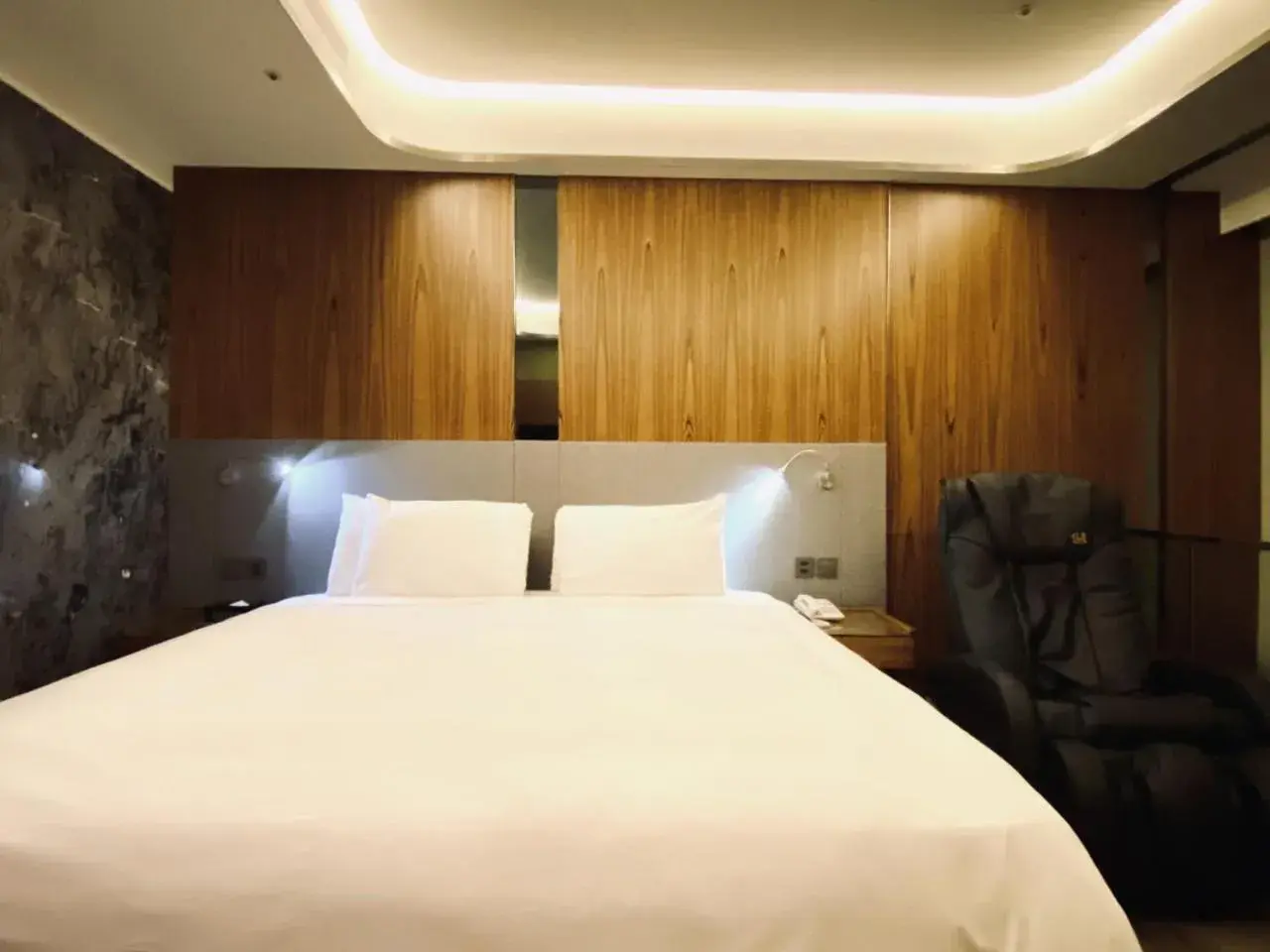 Bed in LE LE Motel Bed in LE LE Motel