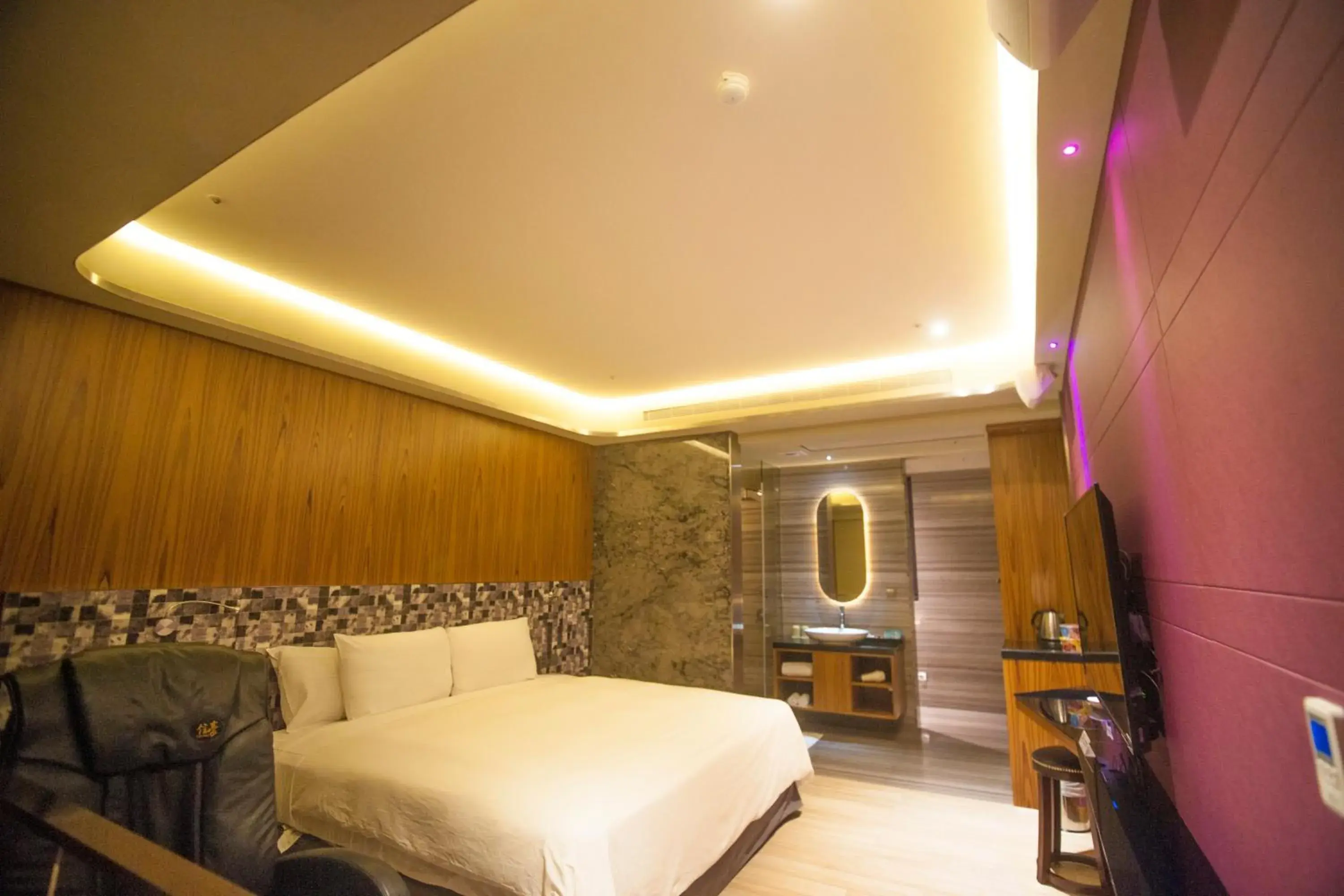 Bed in LE LE Motel Bed in LE LE Motel