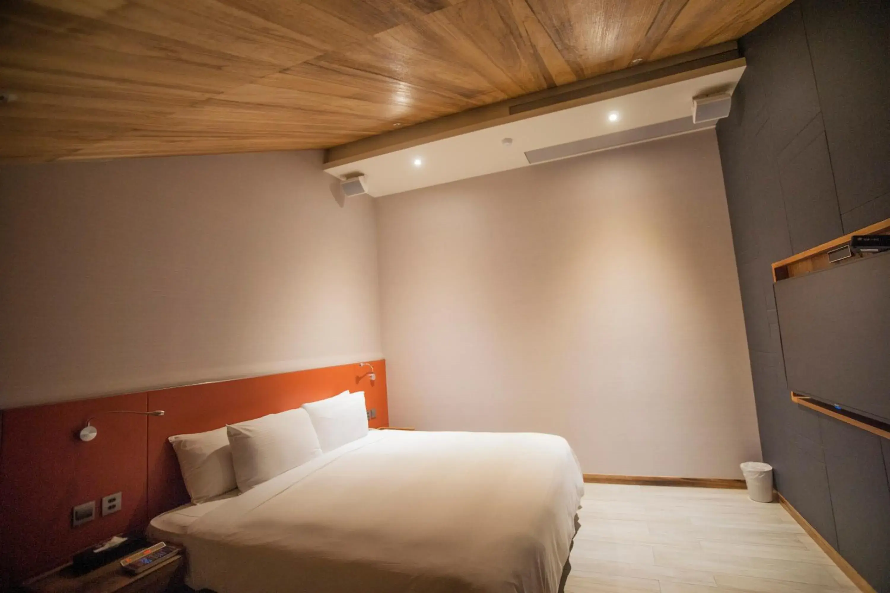 Bed in LE LE Motel Bed in LE LE Motel