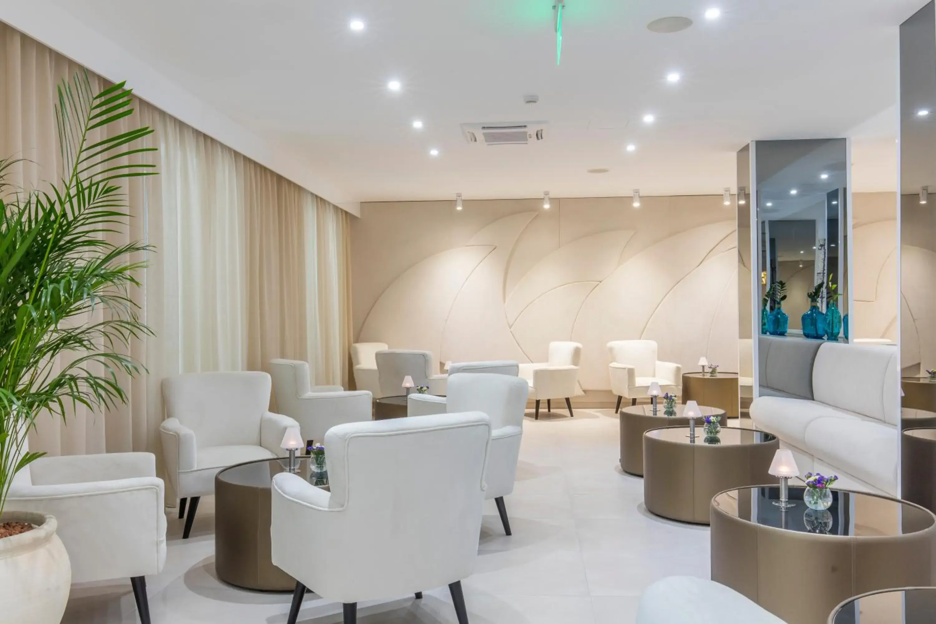 Lounge or bar in Aminess Younique Bellevue Hotel Lounge or bar in Aminess Younique Bellevue Hotel