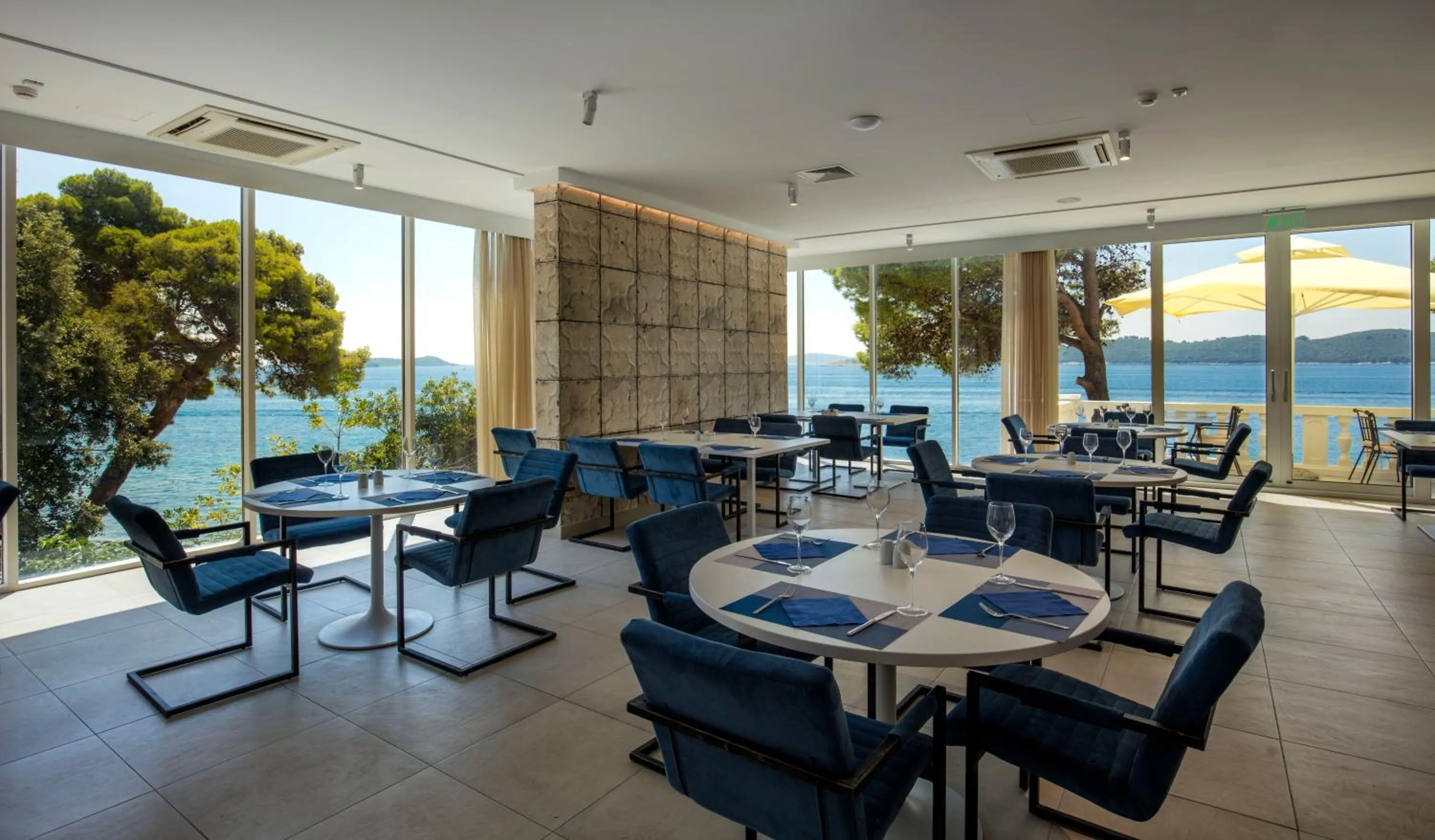 Restaurant/places to eat in Aminess Younique Bellevue Hotel