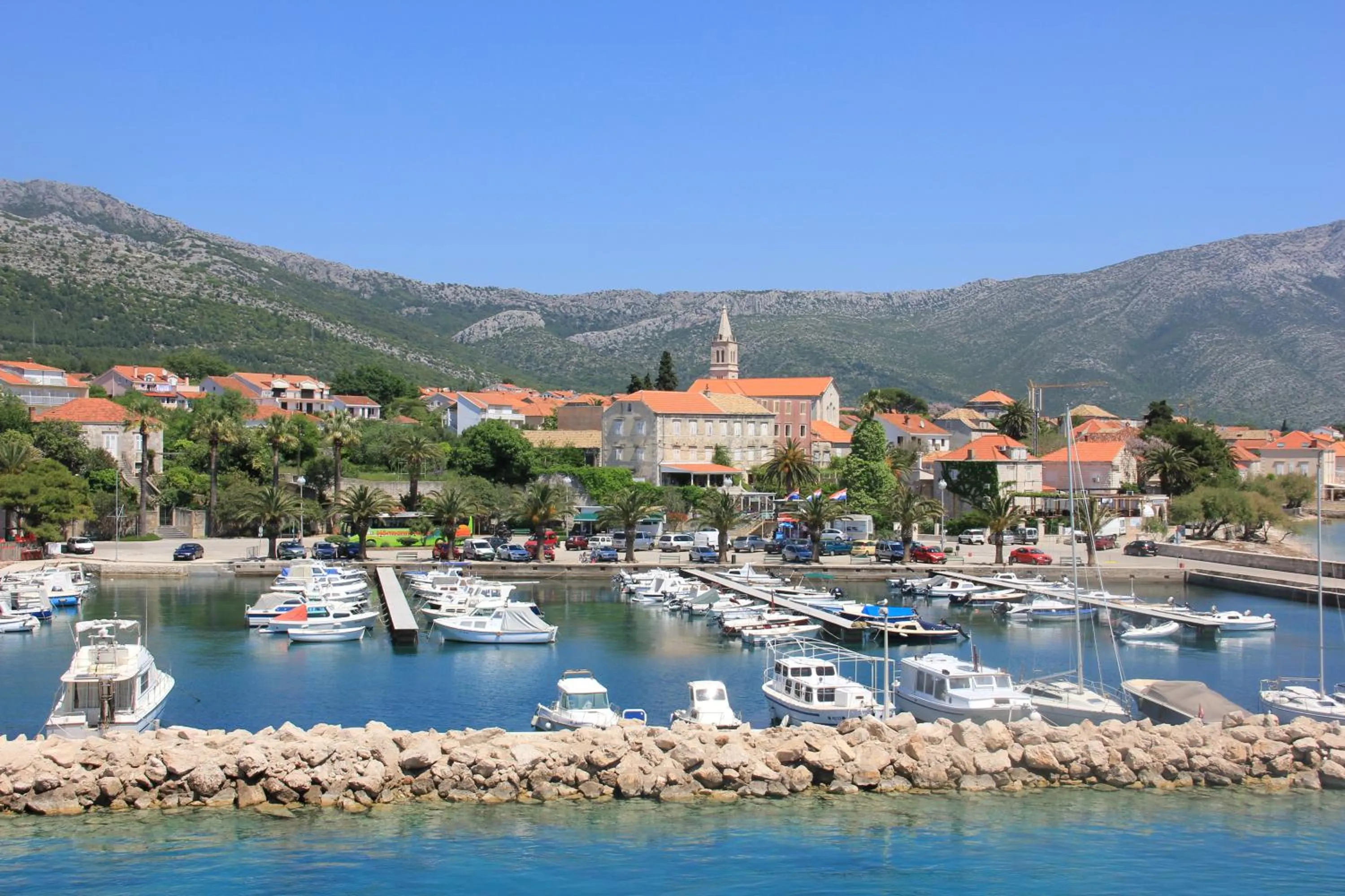 Restaurant/places to eat in Aminess Younique Bellevue Hotel