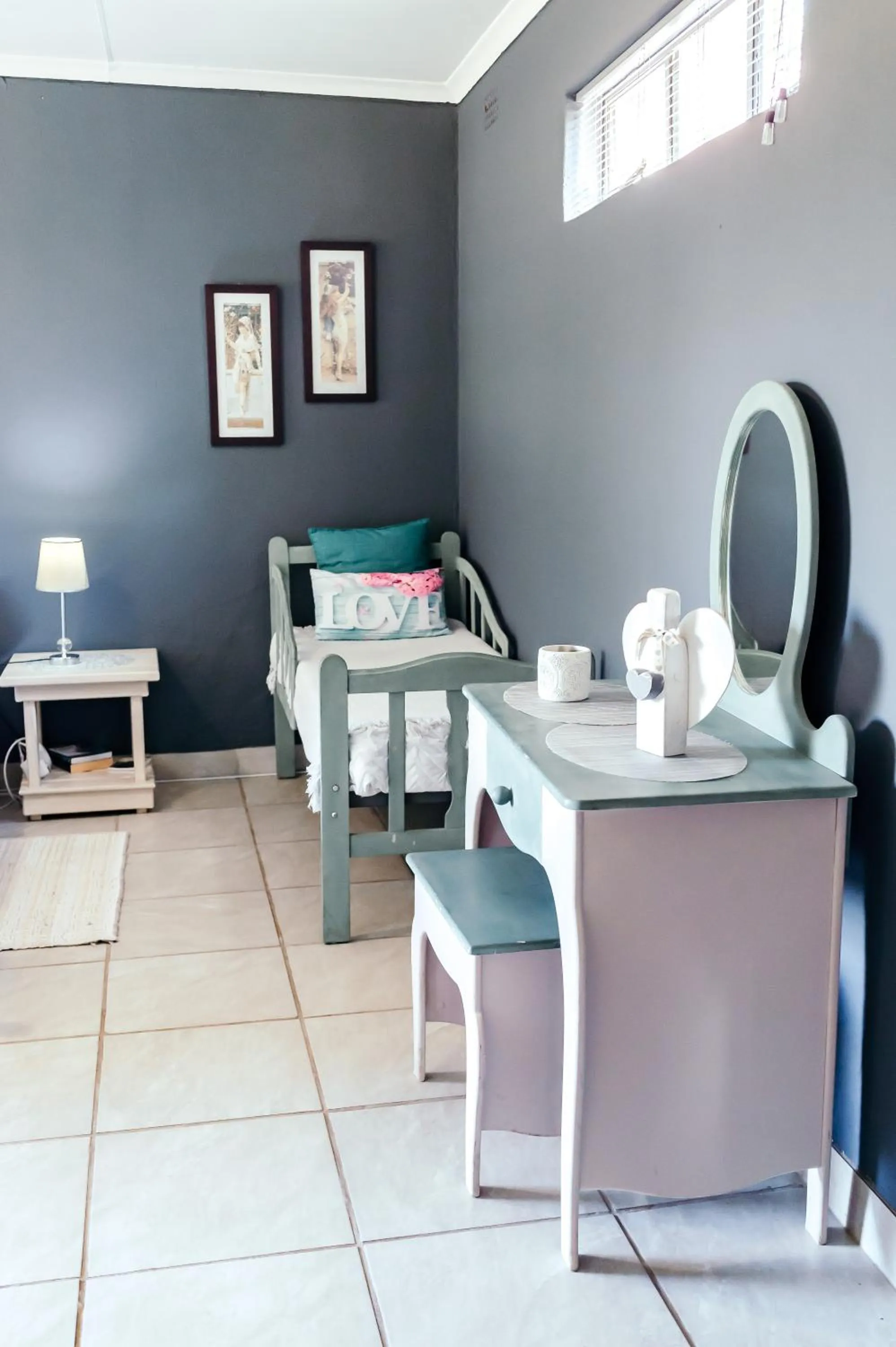 young children in Misty Morn Cottages