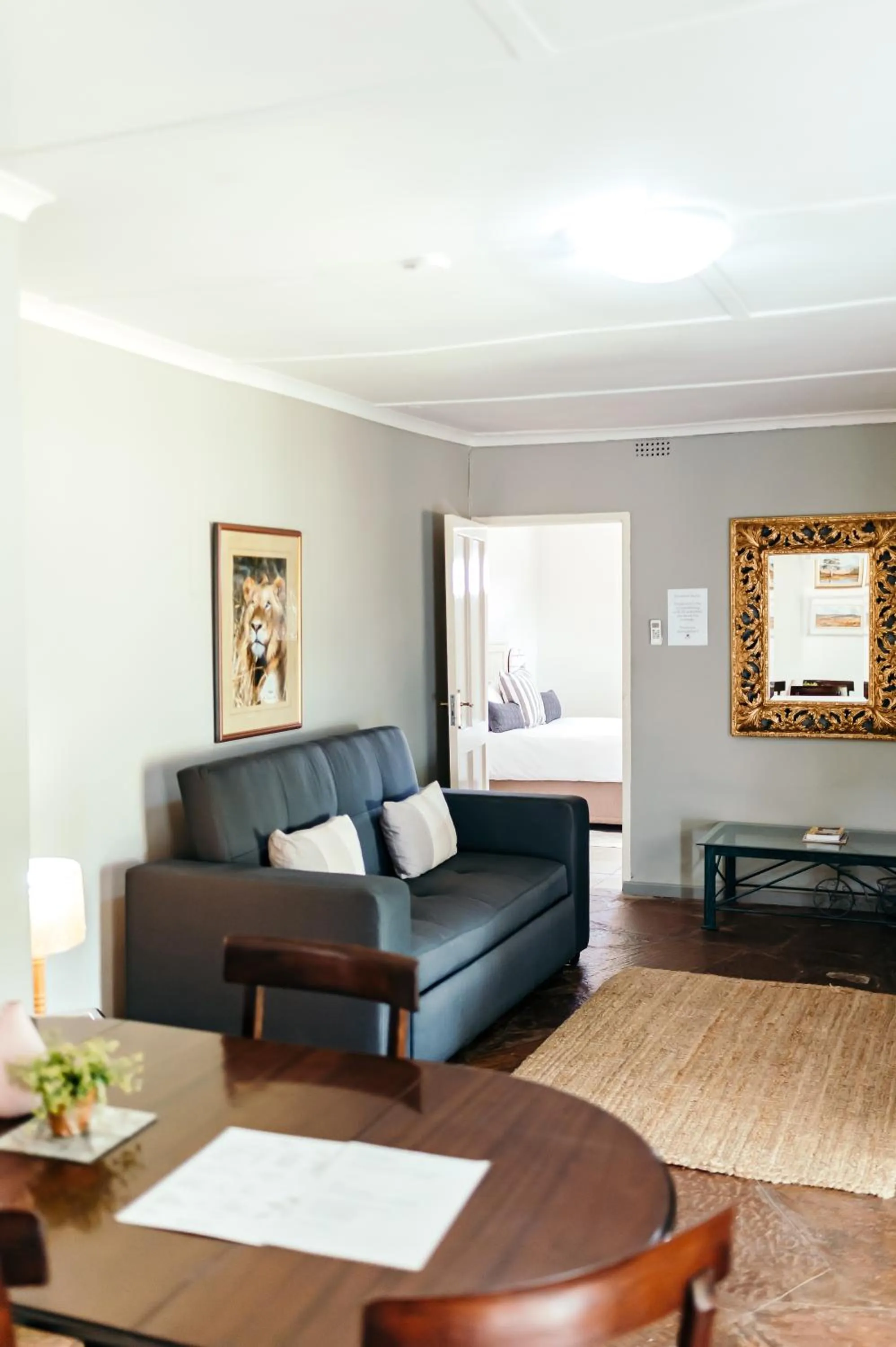 Seating area, Bed in Misty Morn Cottages