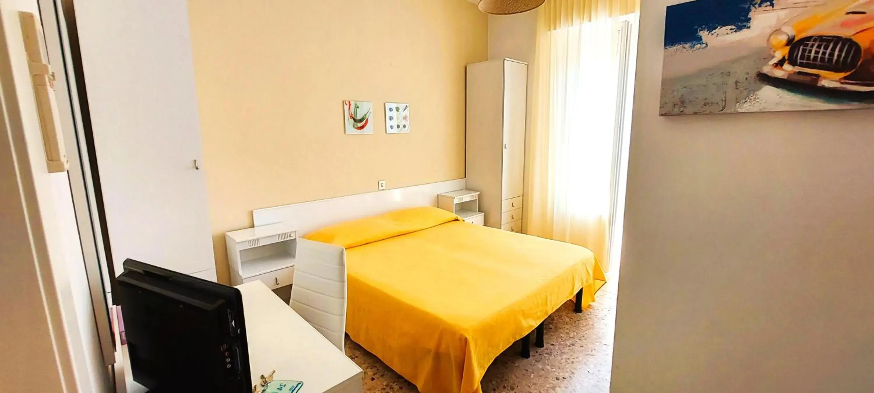 Single Room with Balcony - single occupancy in Hotel Garden B&B Single Room with Balcony - single occupancy in Hotel Garden B&B