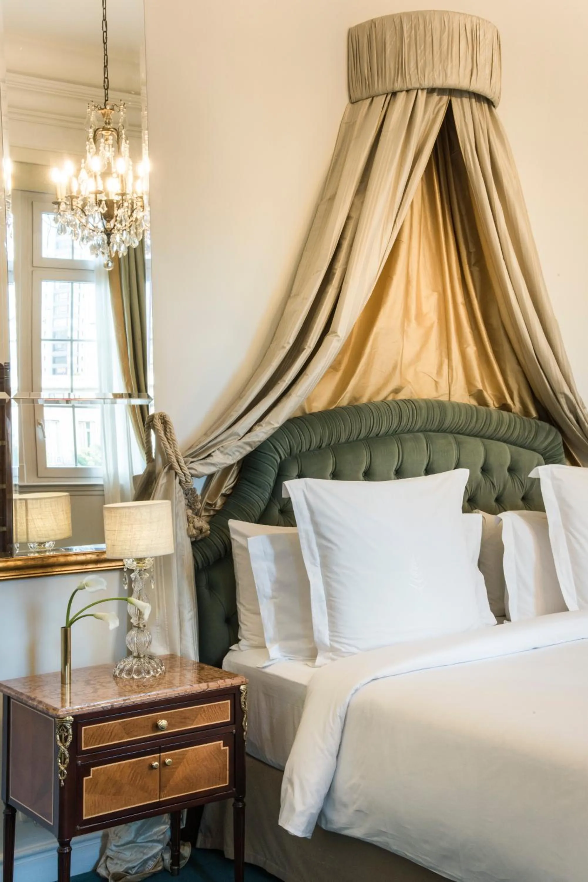 Bed in Four Seasons Hotel Buenos Aires