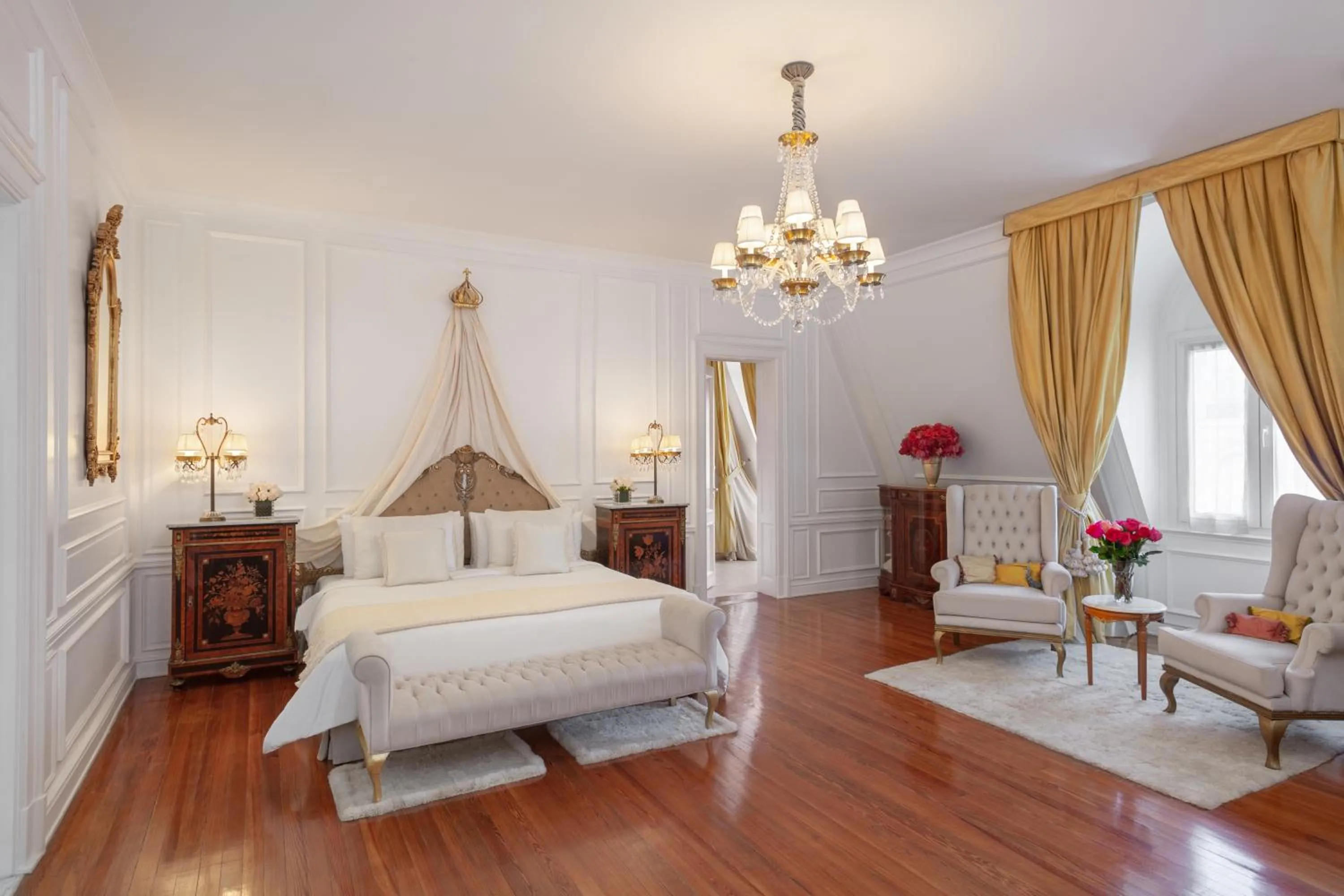 Bedroom, Bed in Four Seasons Hotel Buenos Aires