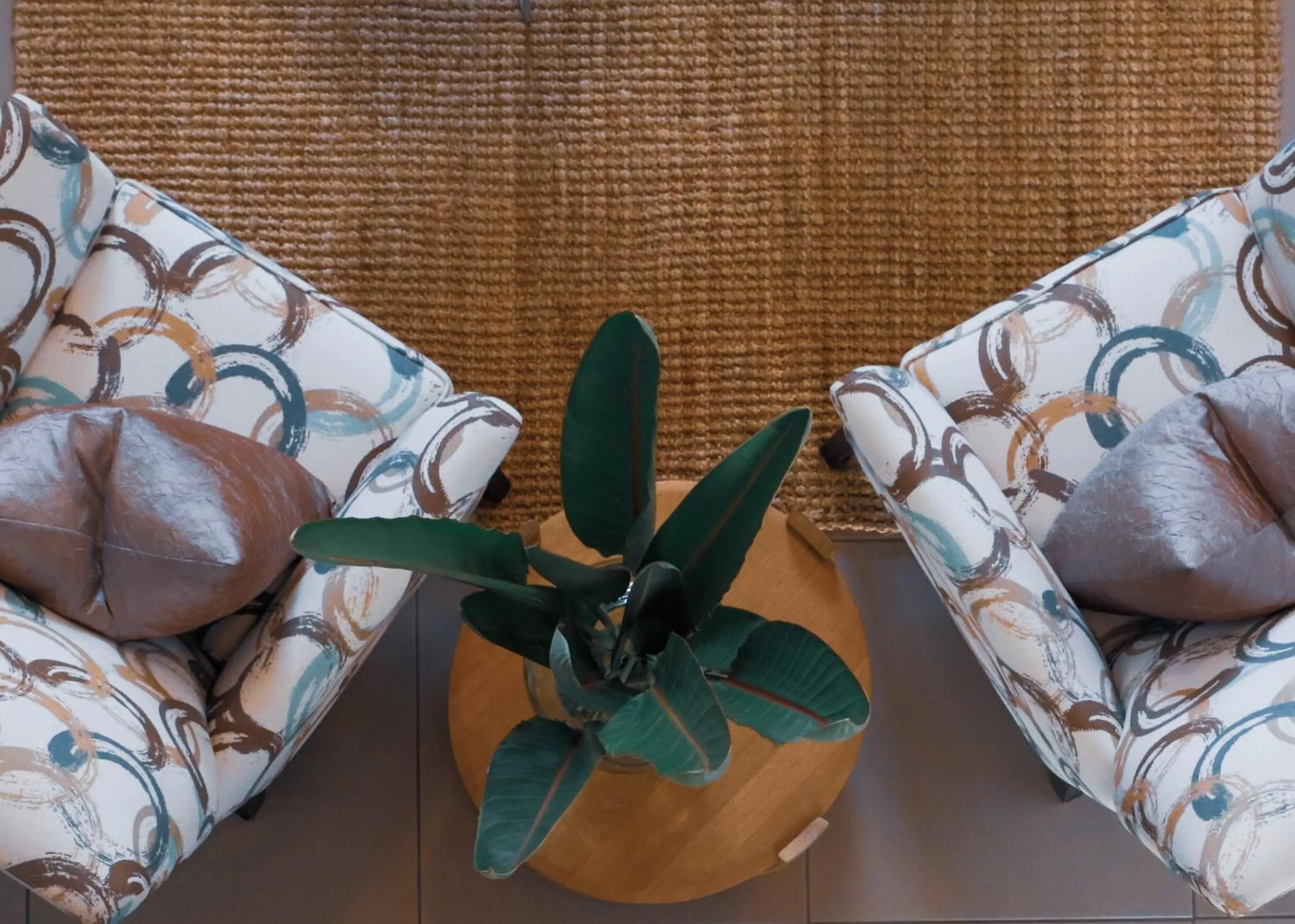 Seating area in Execustay