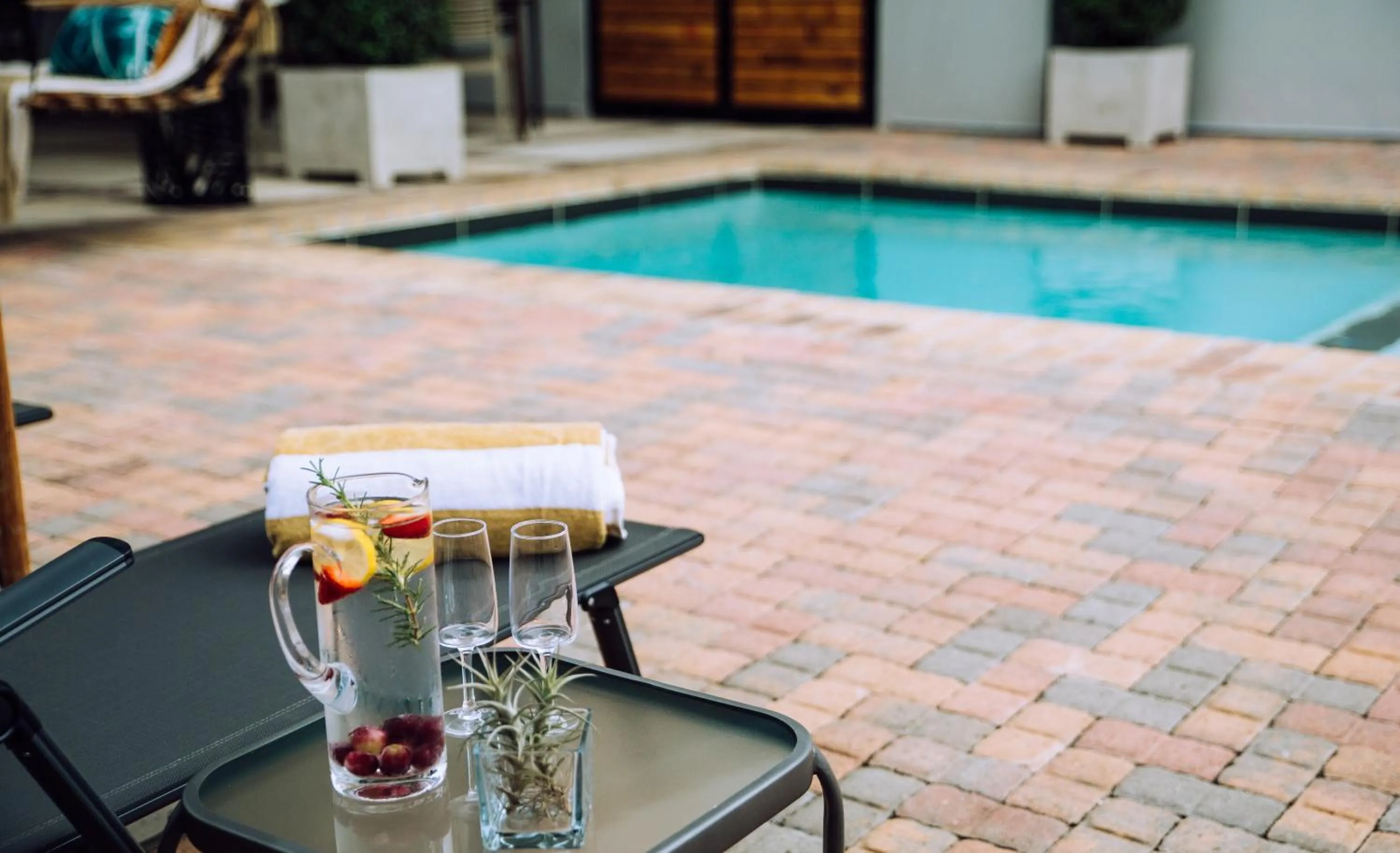 Swimming pool in Execustay