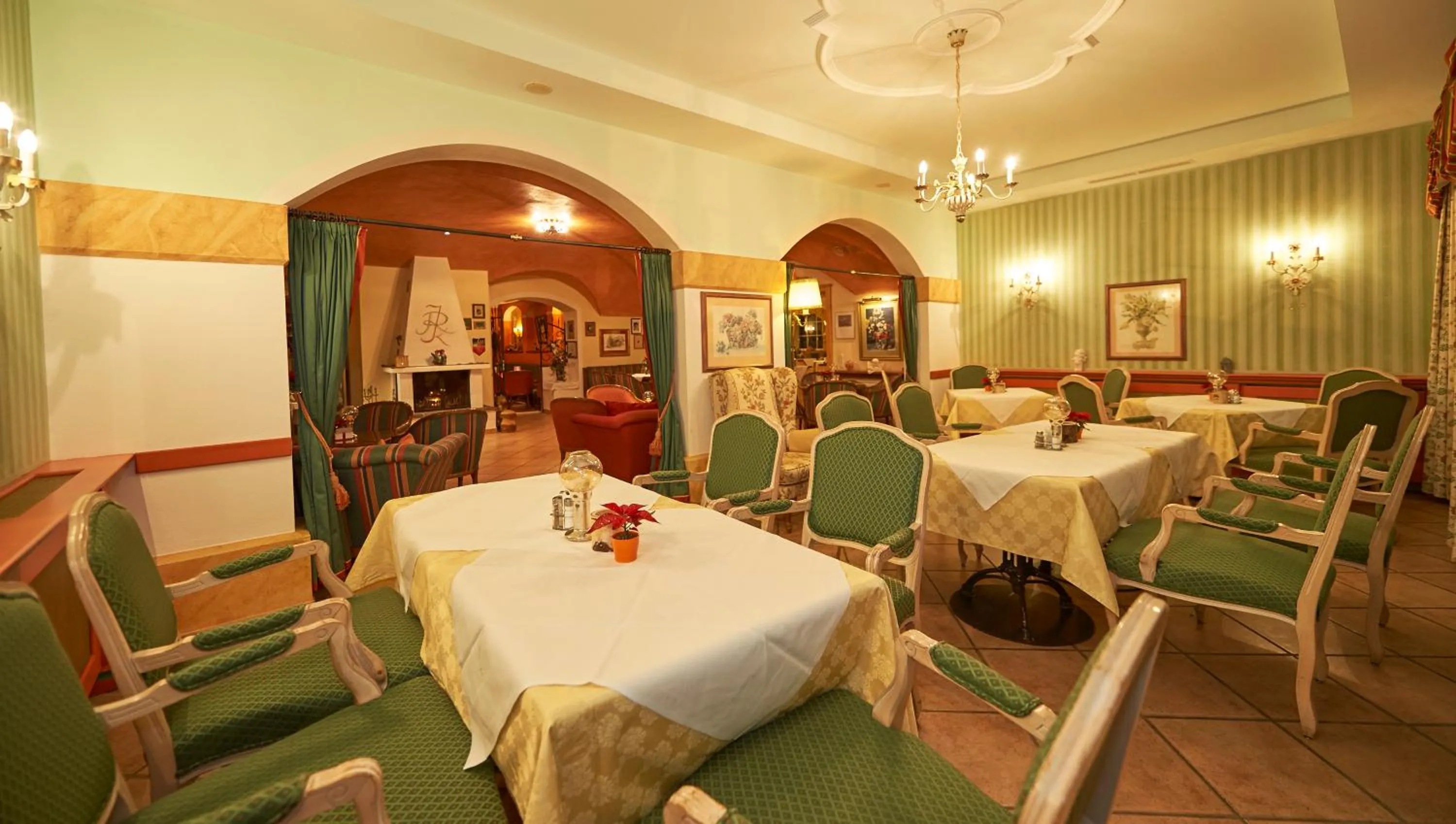 Restaurant/places to eat in Wohlfühlresort und Feriengut Martinerhof