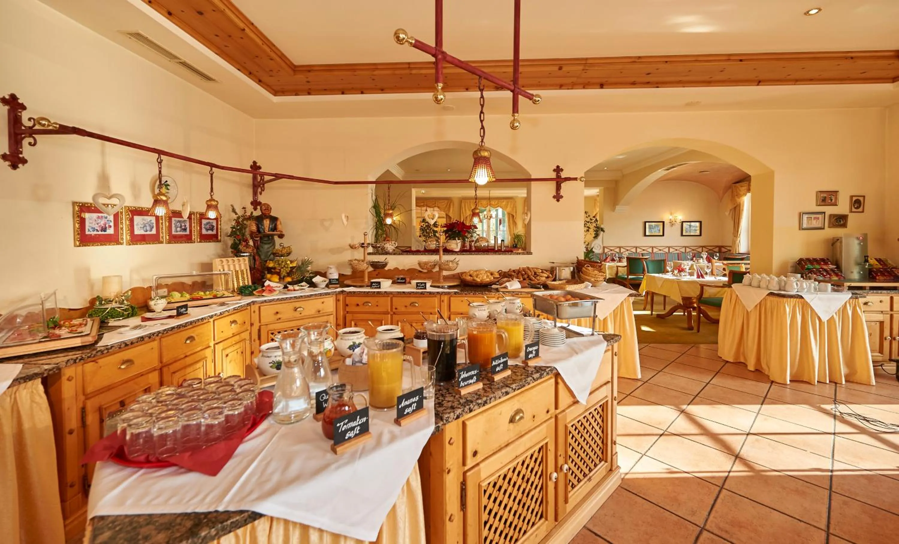 Continental breakfast in Wohlfühlresort und Feriengut Martinerhof