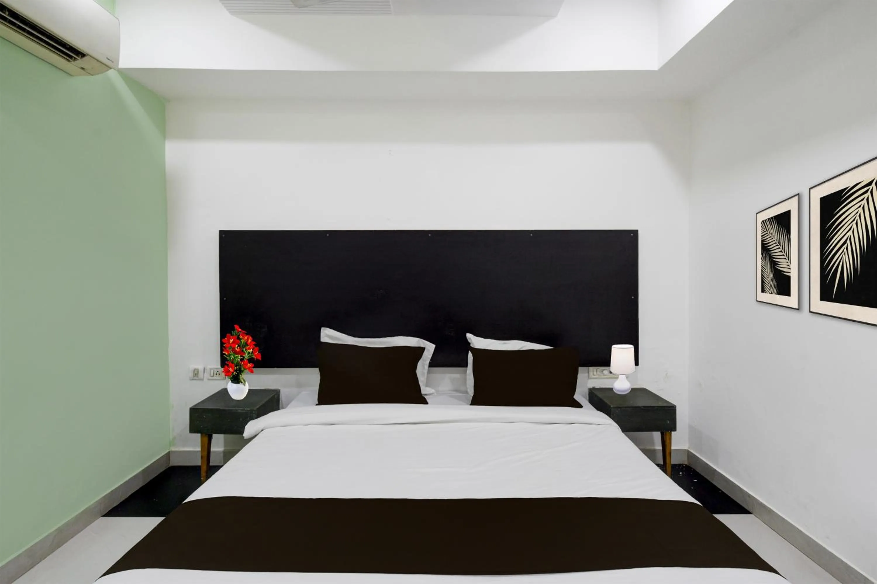 Bedroom, Bed in Super Hotel O Erragadda Metro Station Hyderabad Formerly Palak Residency