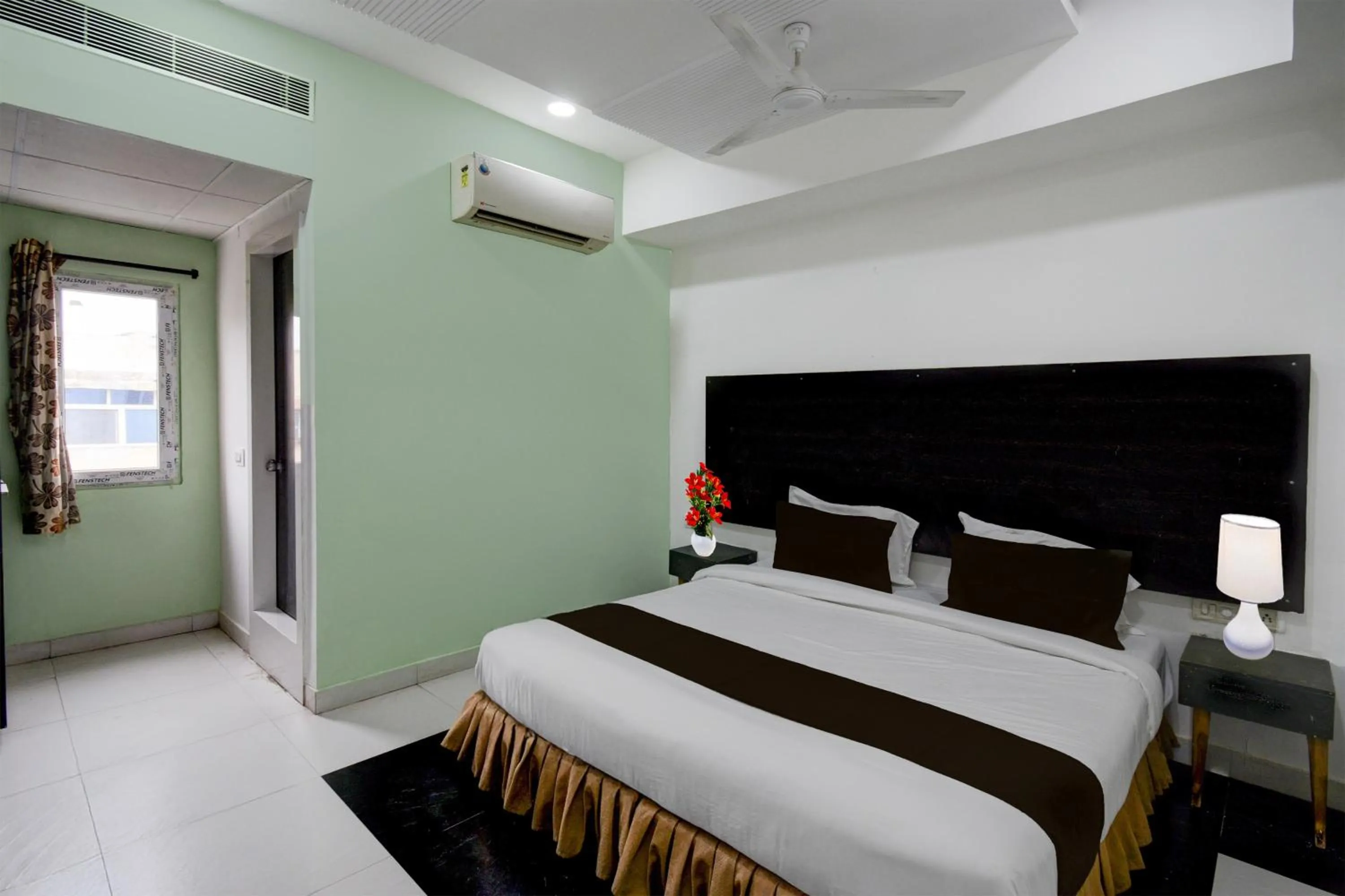 Bedroom, Bed in Super Hotel O Erragadda Metro Station Hyderabad Formerly Palak Residency