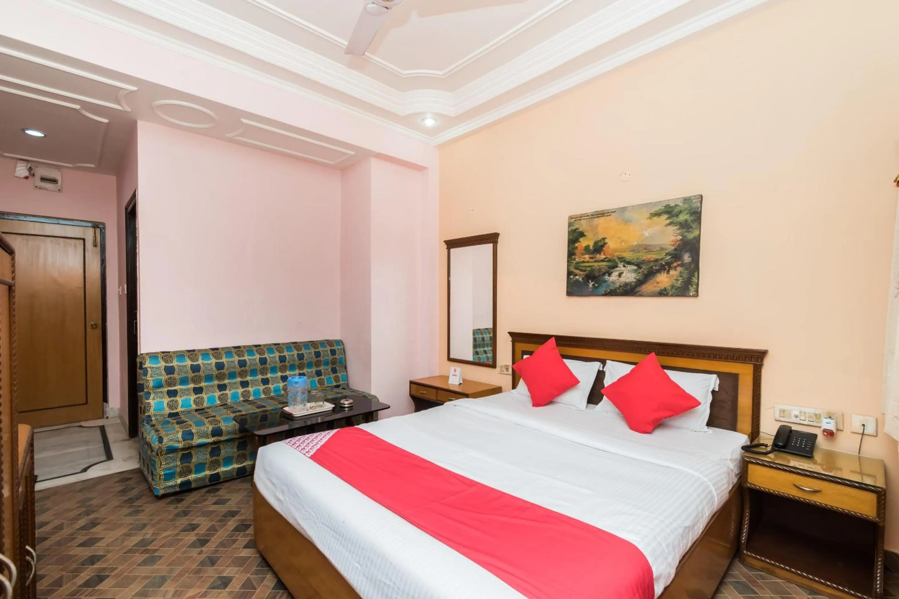 Bedroom, Bed in Super Capital O Bidisha