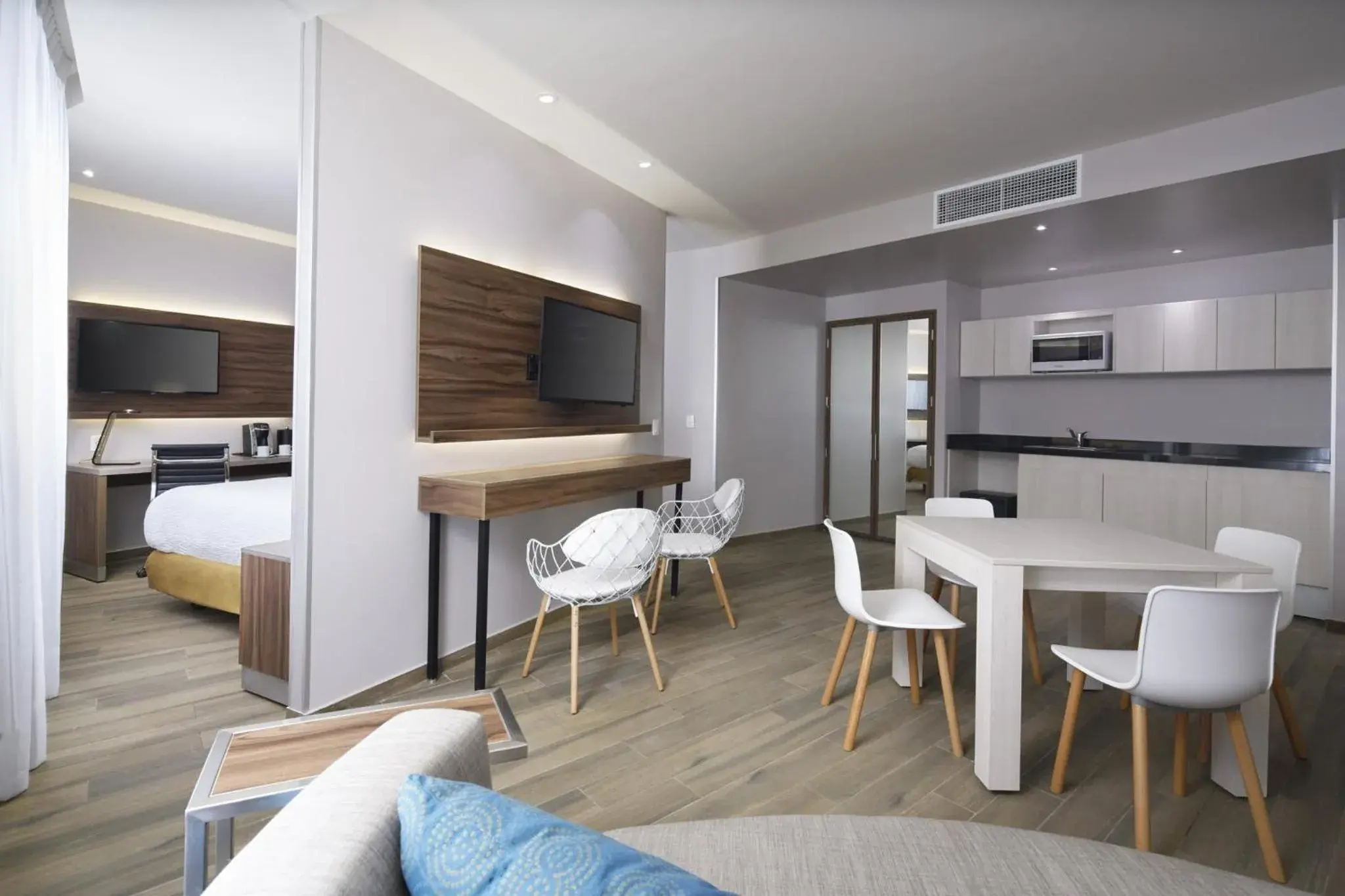 Photo of the whole room in Fiesta Inn Ciudad del Carmen Puente El Zacatal Photo of the whole room in Fiesta Inn Ciudad del Carmen Puente El Zacatal