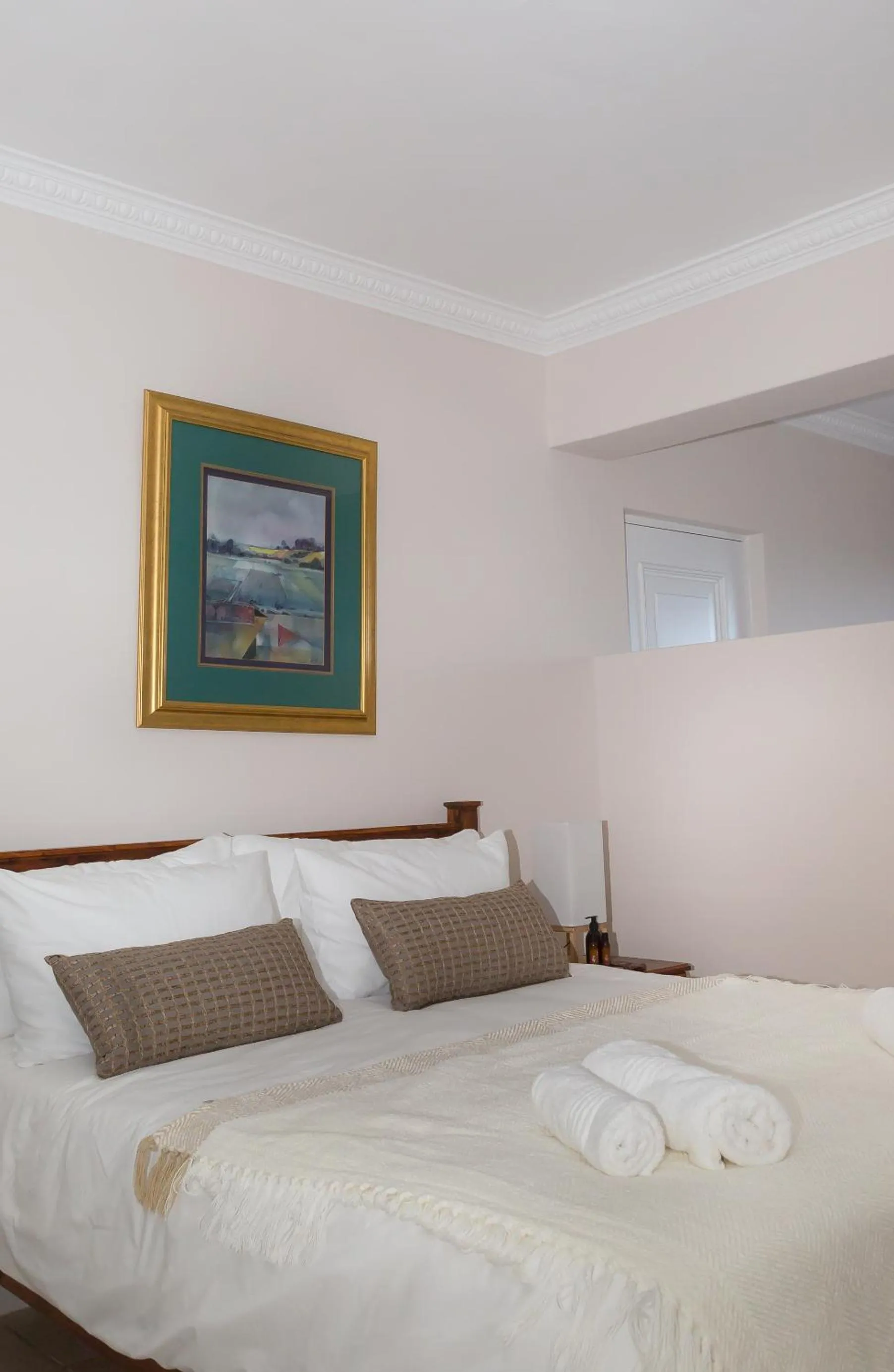 Bed in Moncrieff Manor