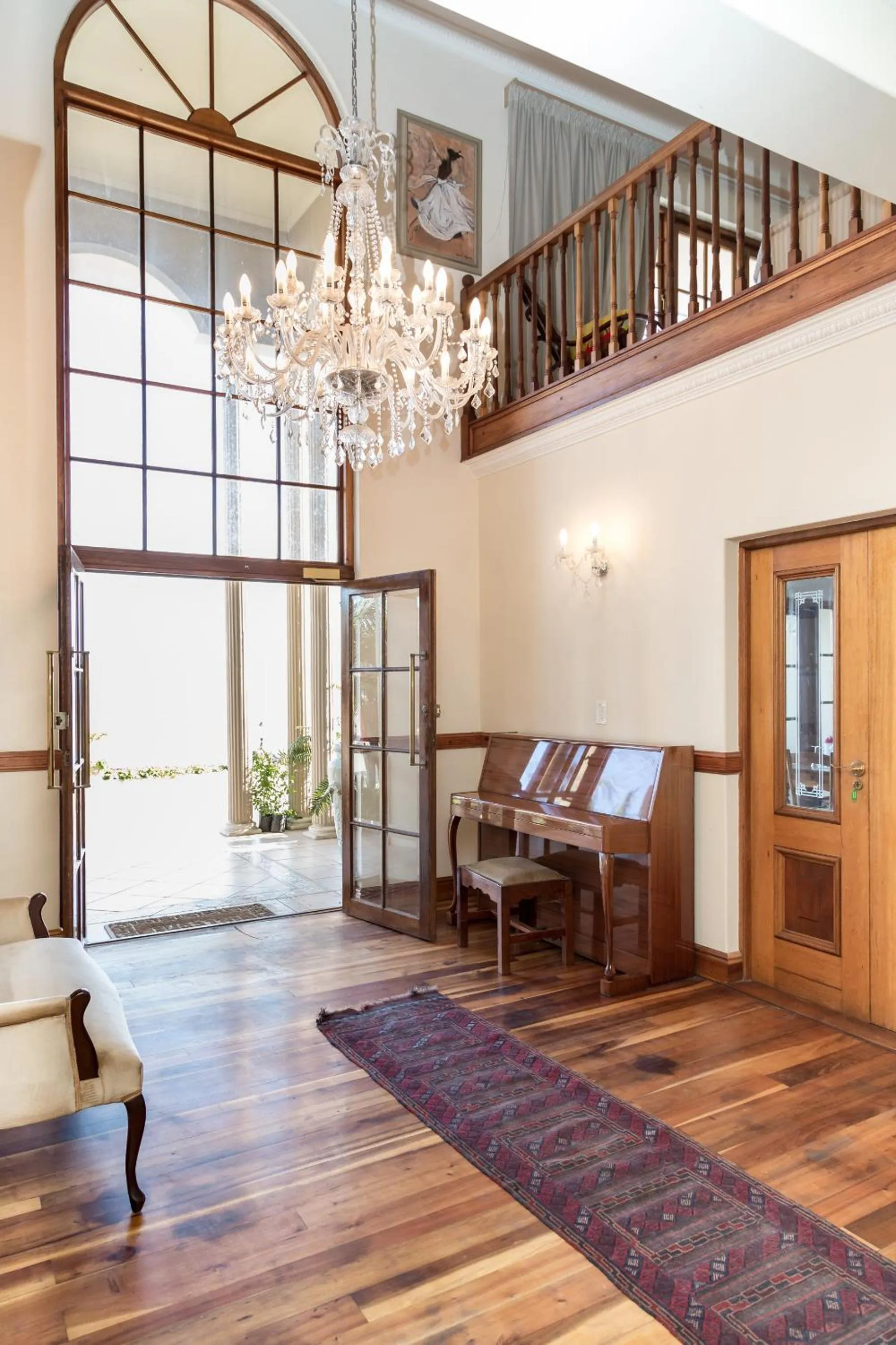 Facade/entrance in Moncrieff Manor