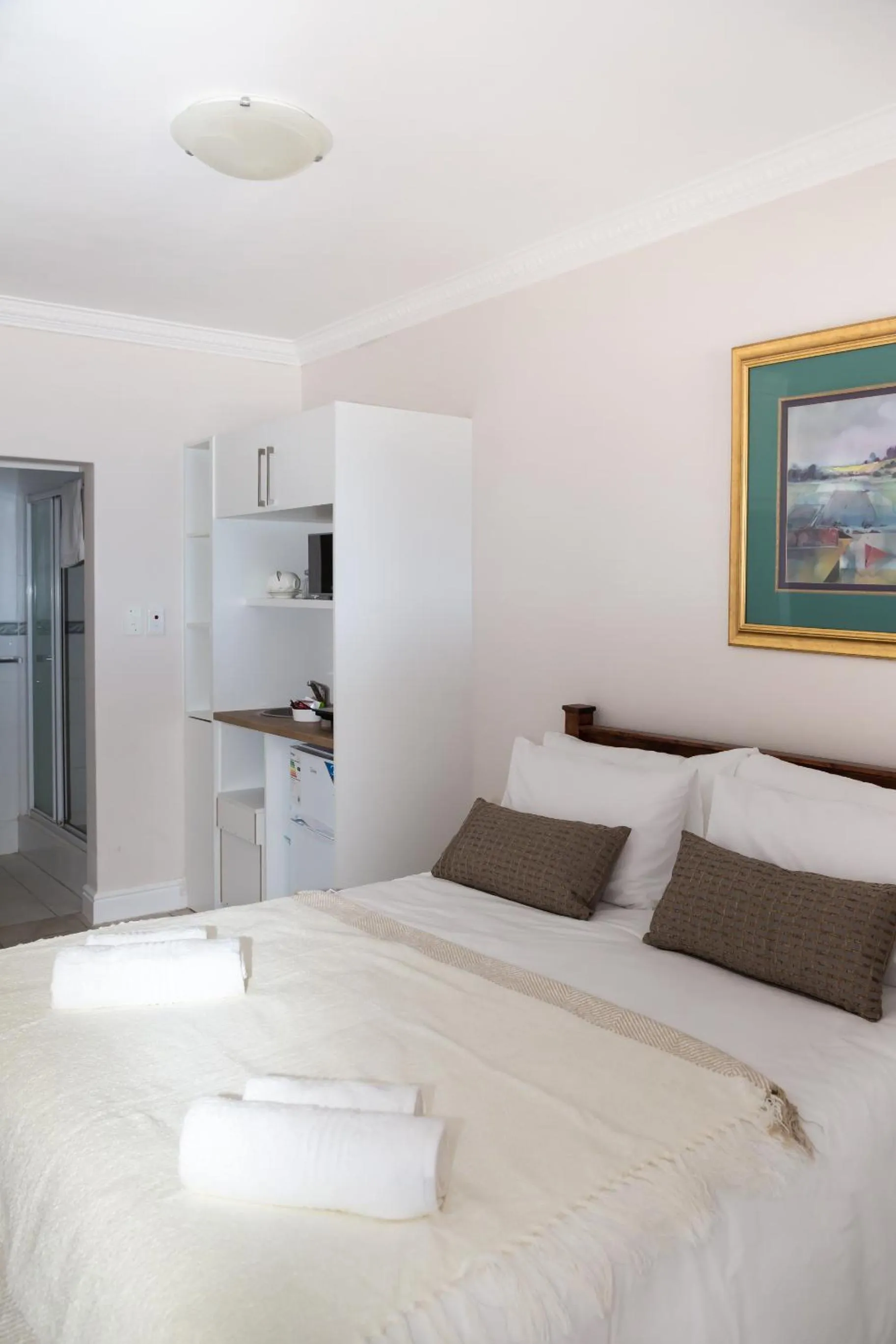 Bed in Moncrieff Manor