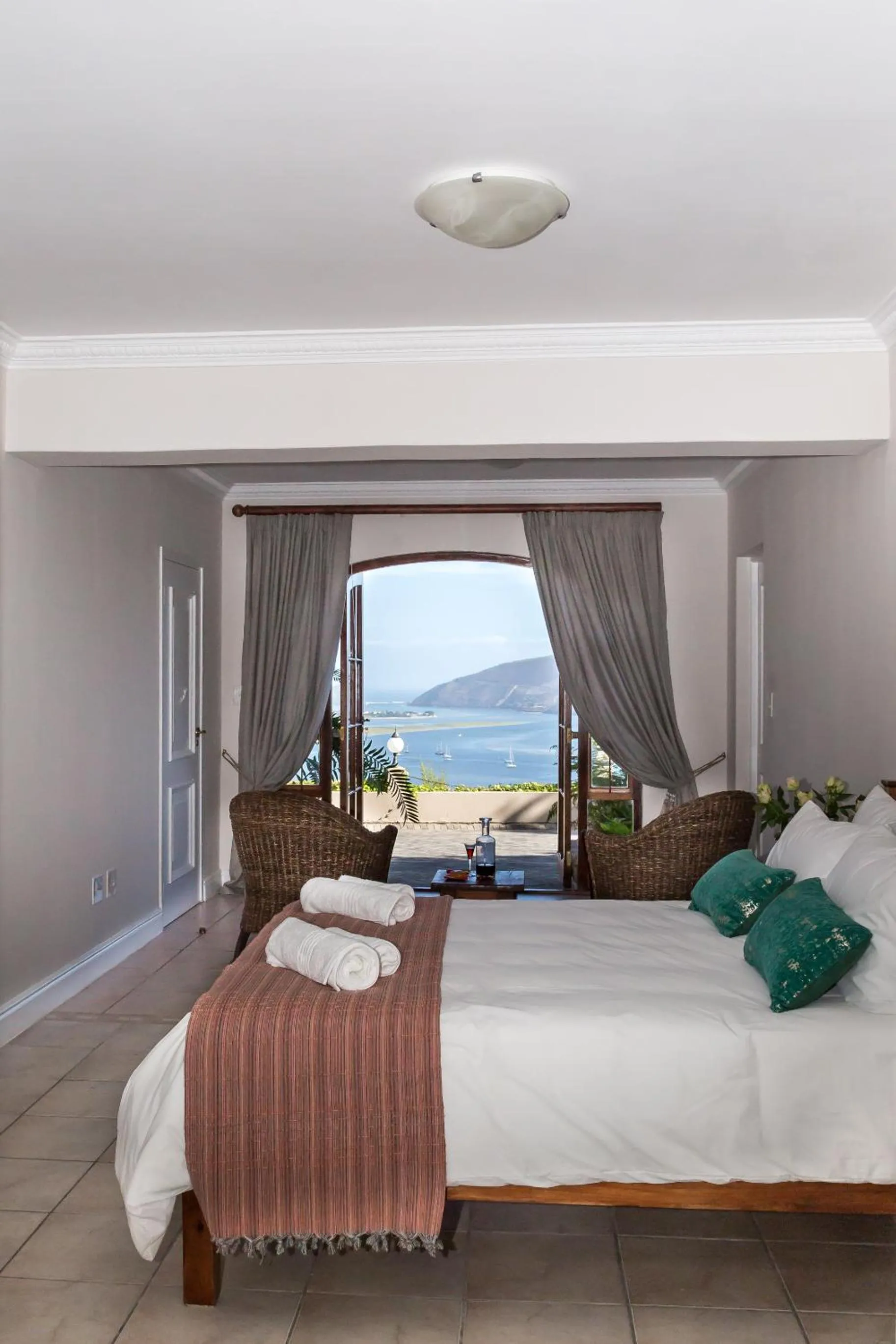 Bed in Moncrieff Manor