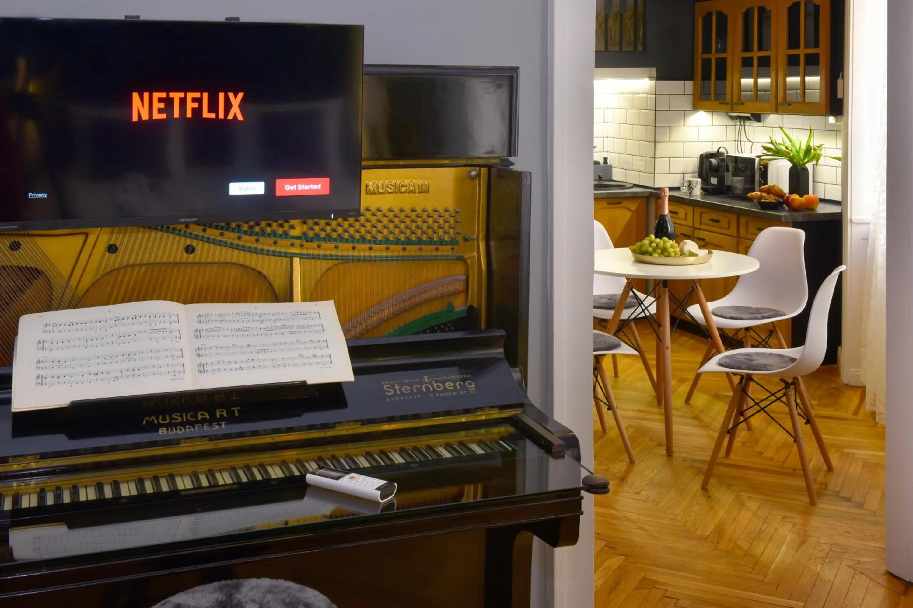 Dining area in Walk Inn Váci 78