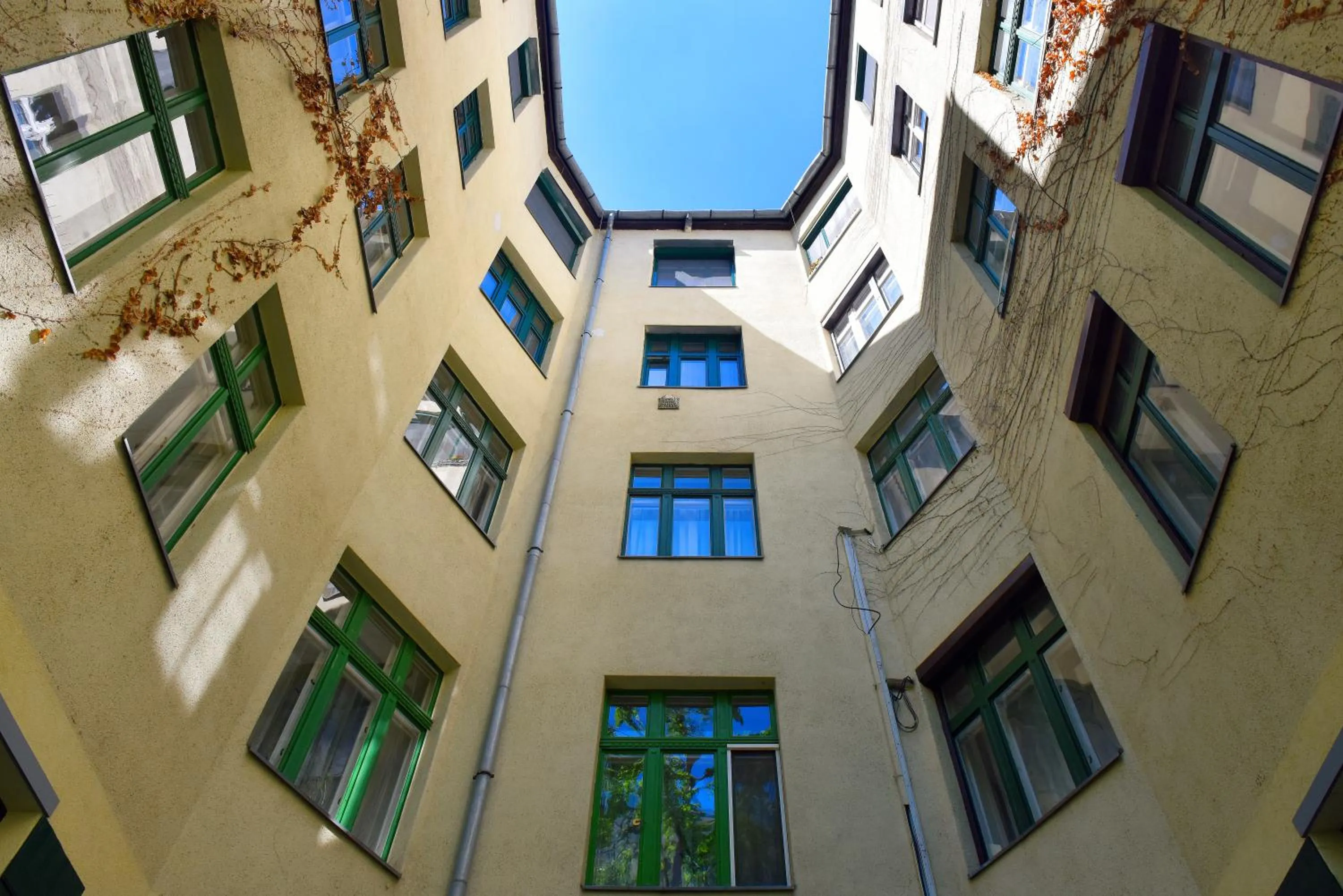 Inner courtyard view in Walk Inn Váci 78