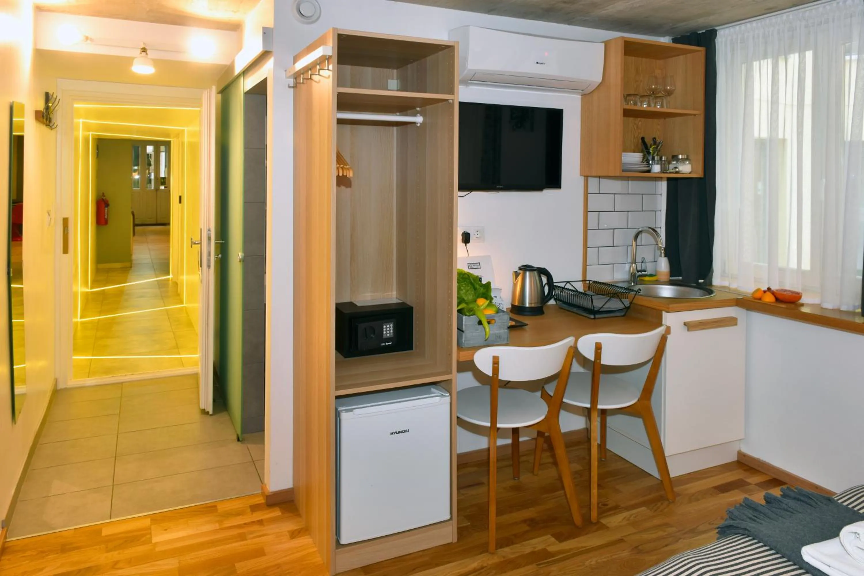 Communal lounge/ TV room in Walk Inn Váci 78