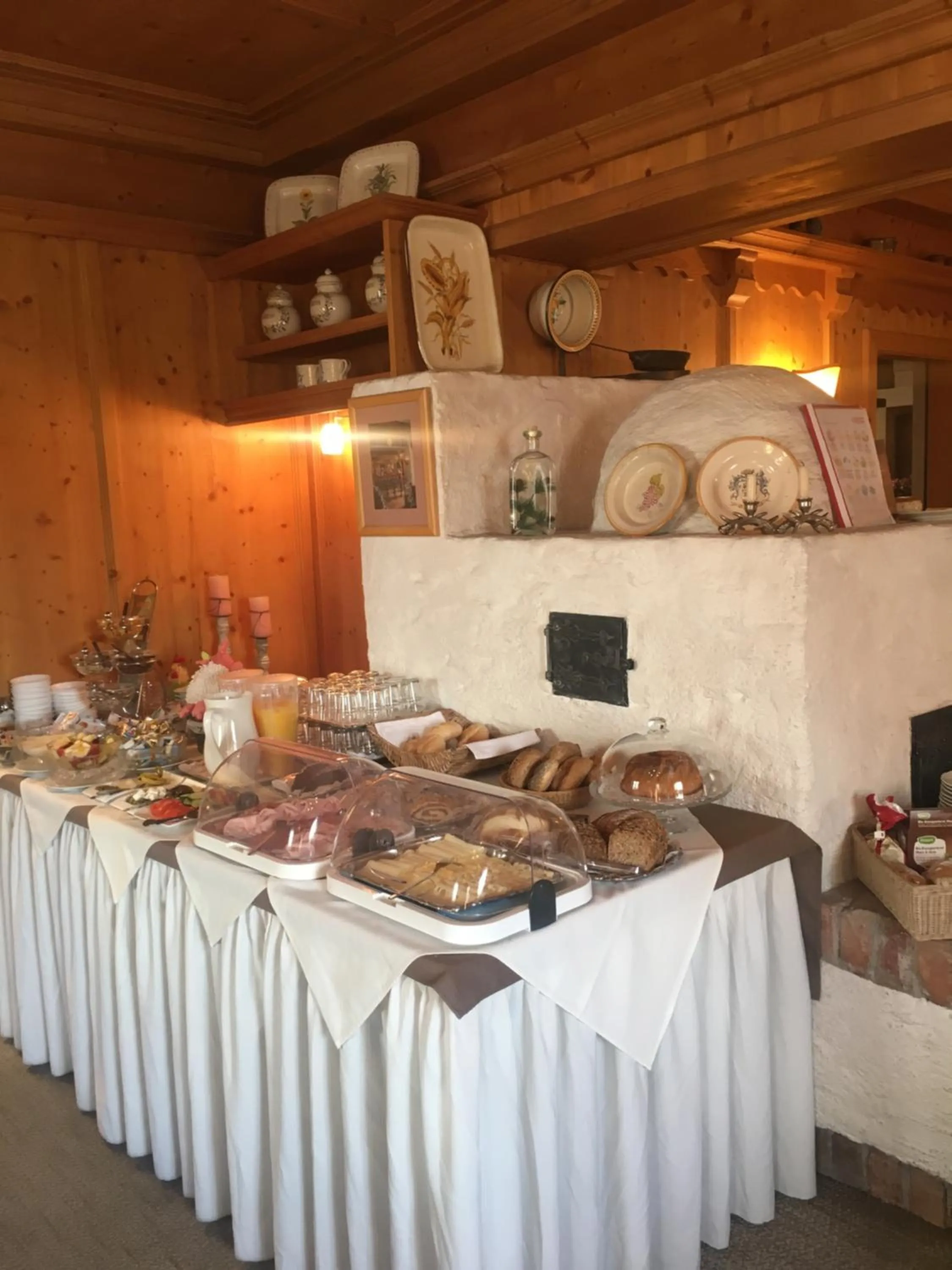 Buffet breakfast in Hotel Hafnerwirt