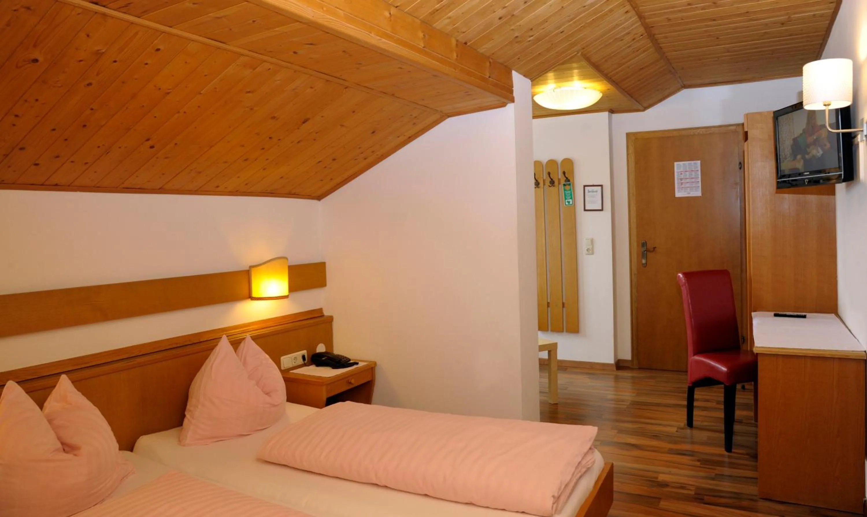 Bed in Hotel Hafnerwirt