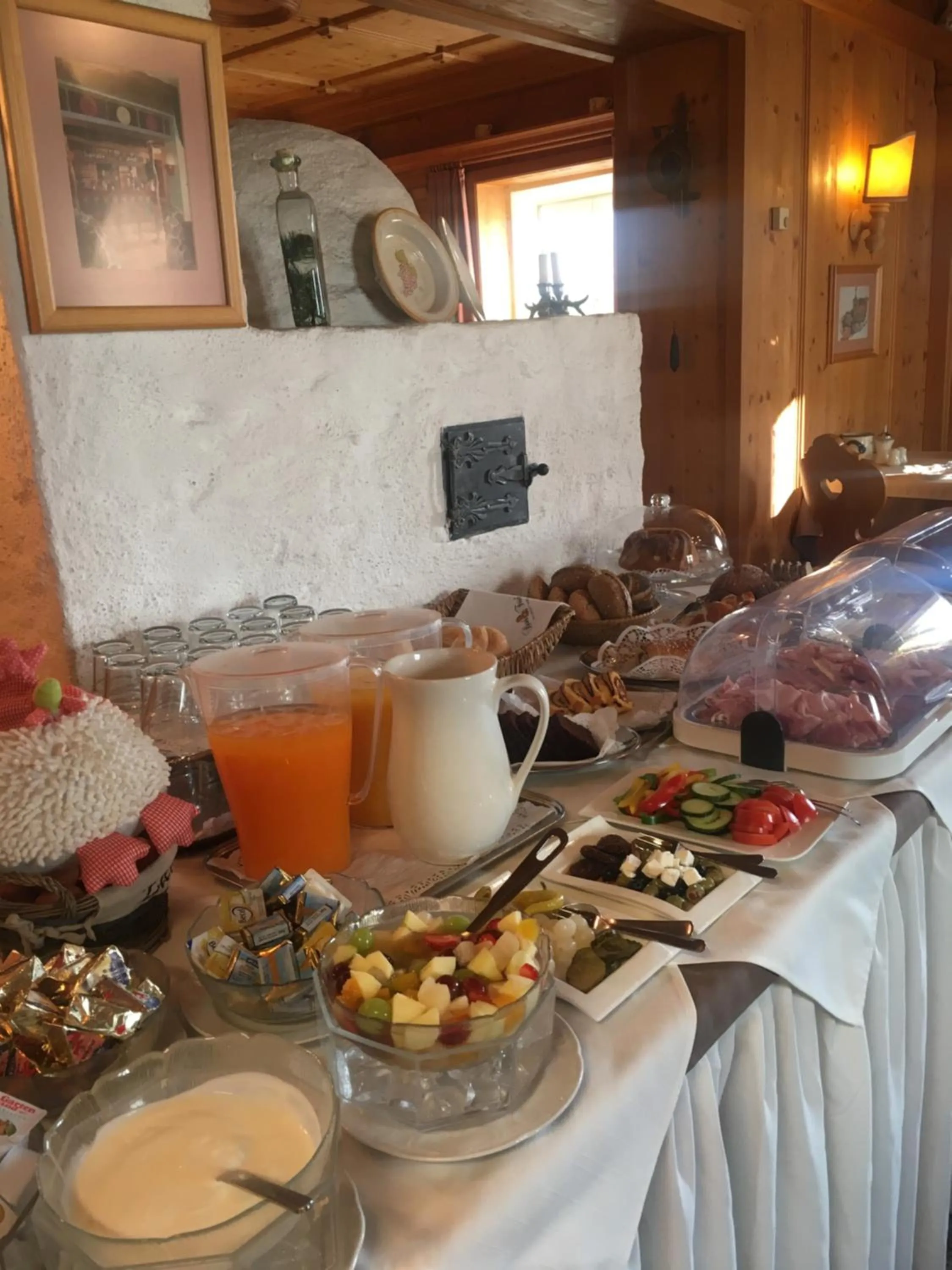 Buffet breakfast in Hotel Hafnerwirt