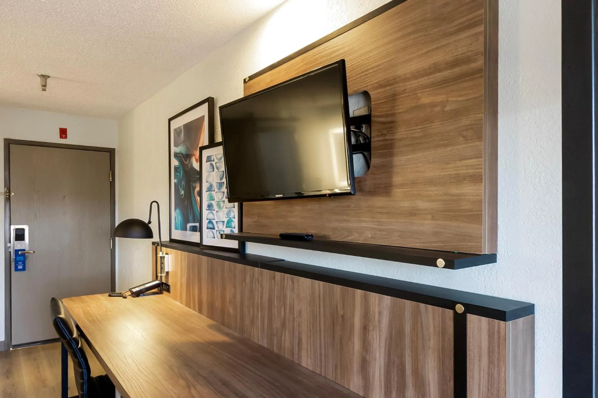 Bedroom in Wingate by Wyndham Owensboro