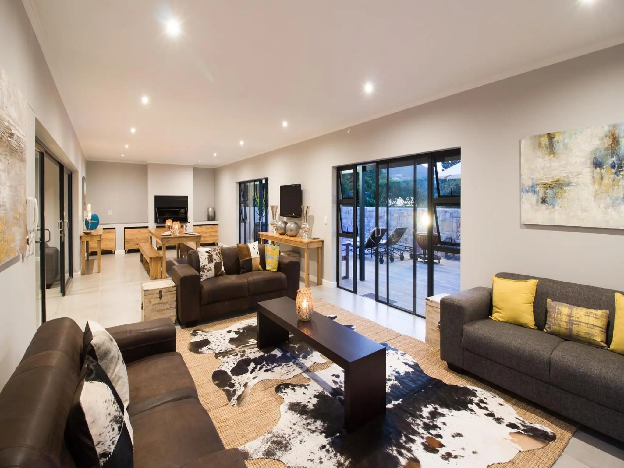 Communal lounge/ TV room in The Greens Guest House