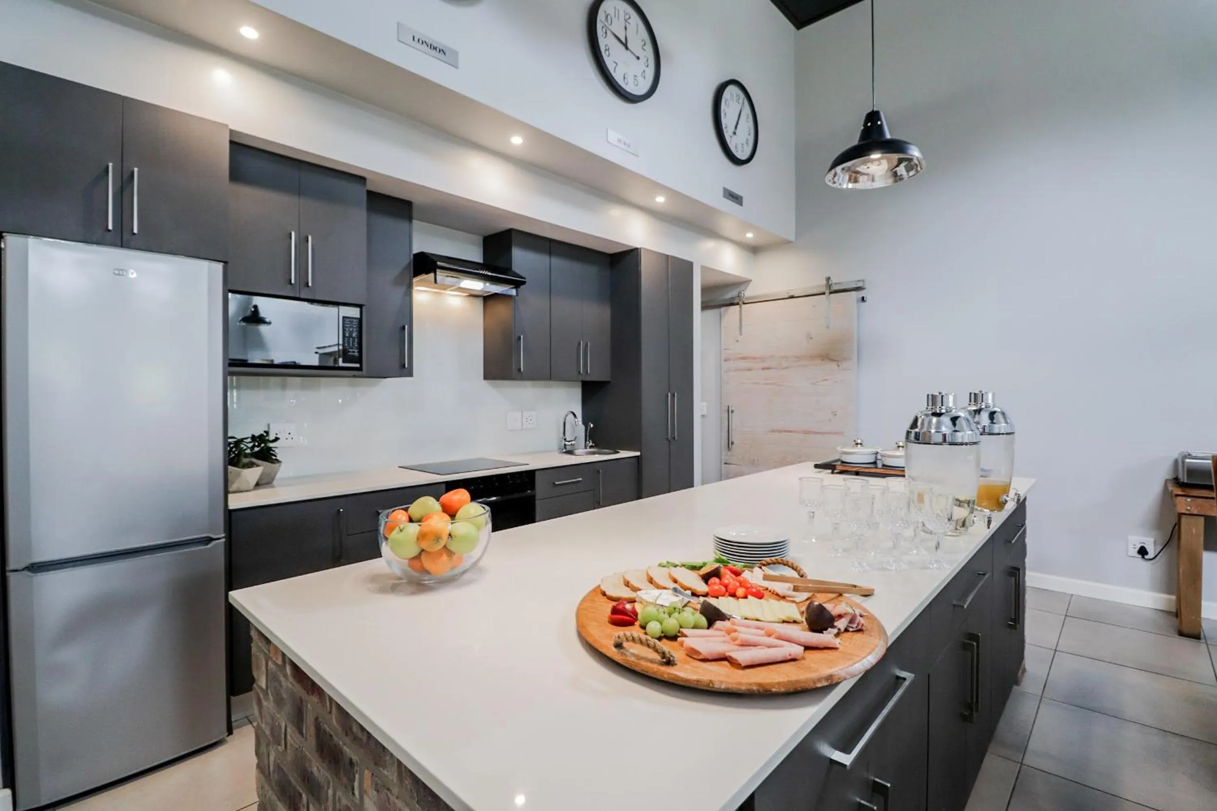 Kitchen or kitchenette in The Greens Guest House