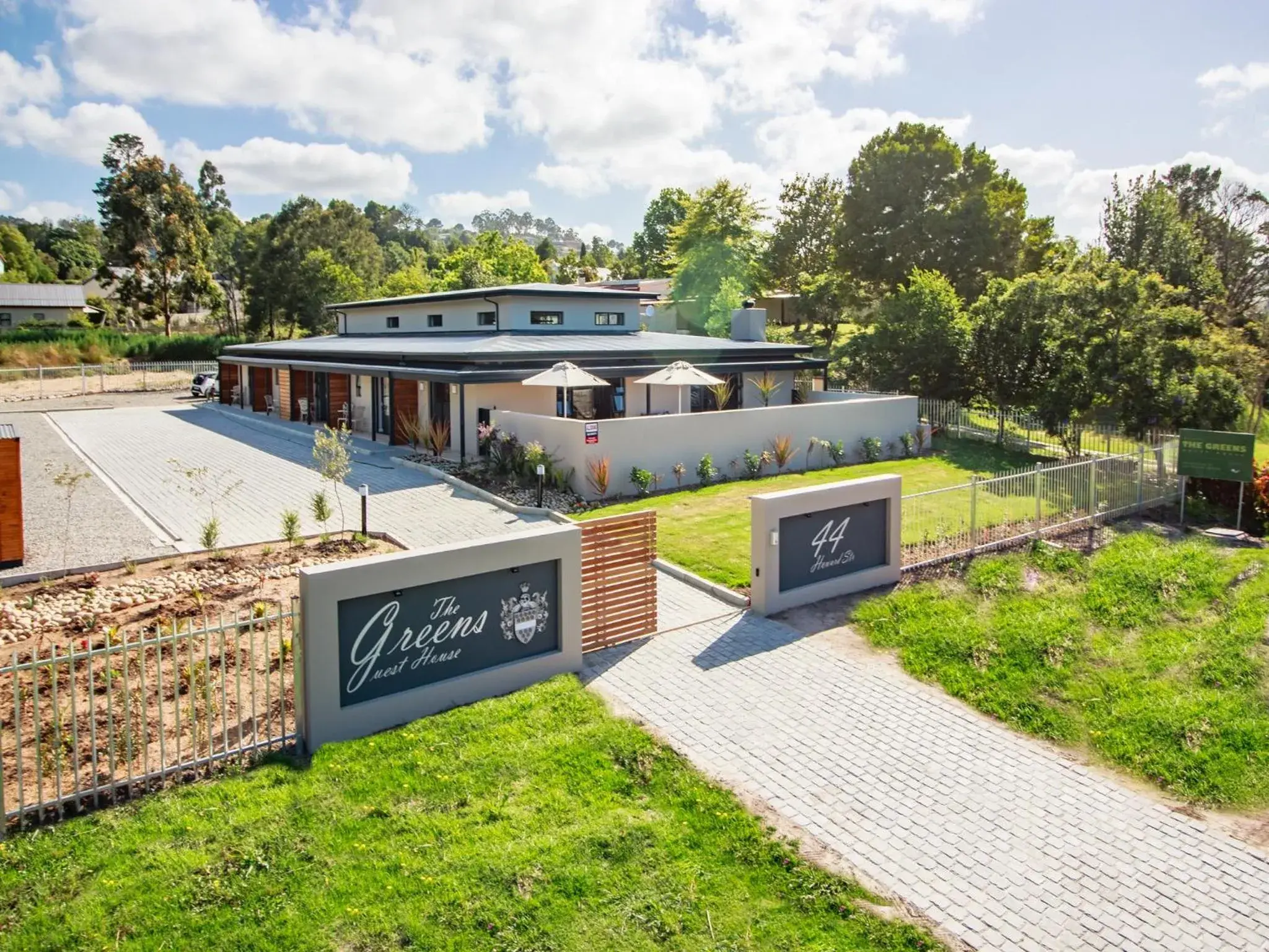 Facade/entrance in The Greens Guest House Facade/entrance in The Greens Guest House