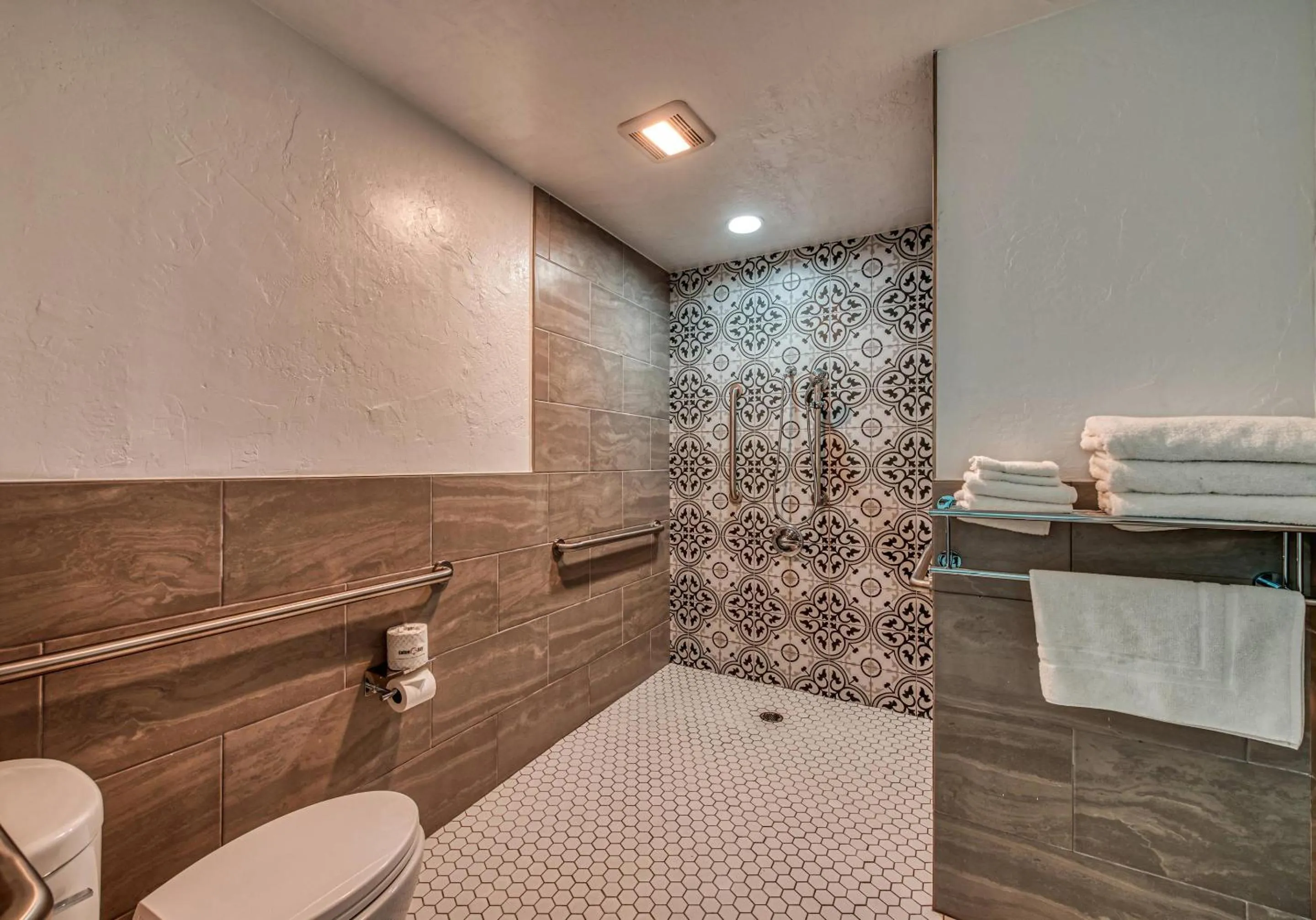 Bedroom in Casa Via Mar Inn, an Ascend Collection Hotel