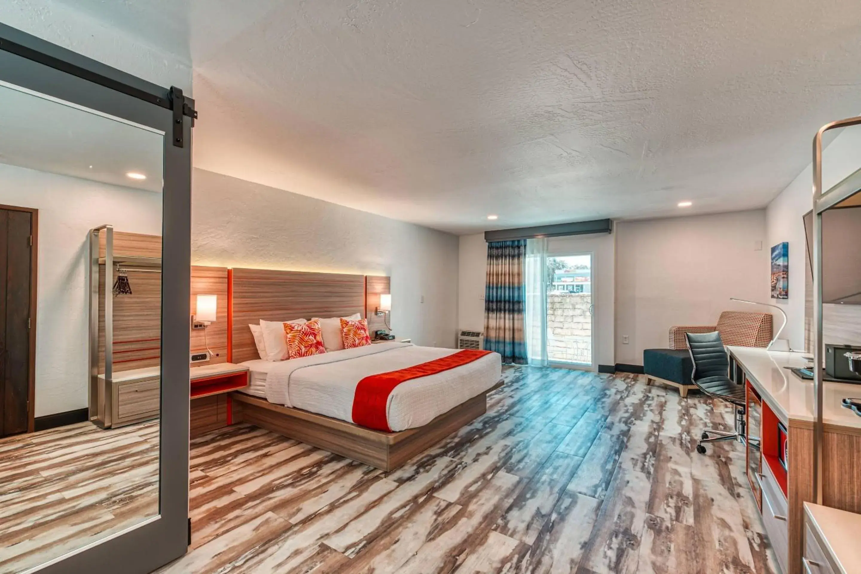 Efficiency King Suite -Non Smoking in Casa Via Mar Inn, an Ascend Collection Hotel Efficiency King Suite -Non Smoking in Casa Via Mar Inn, an Ascend Collection Hotel