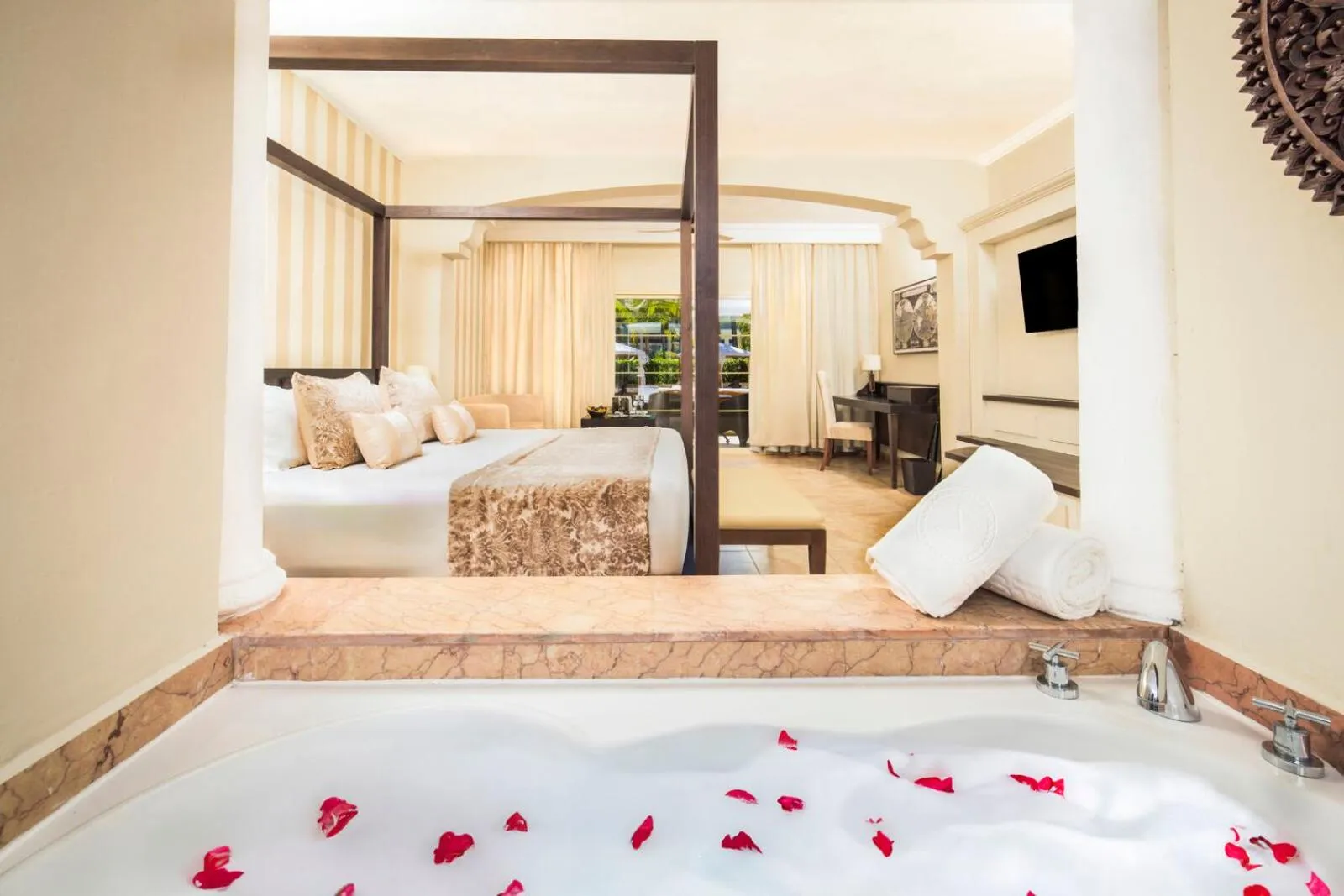 Bath, Bed in Majestic Colonial Punta Cana - All Inclusive