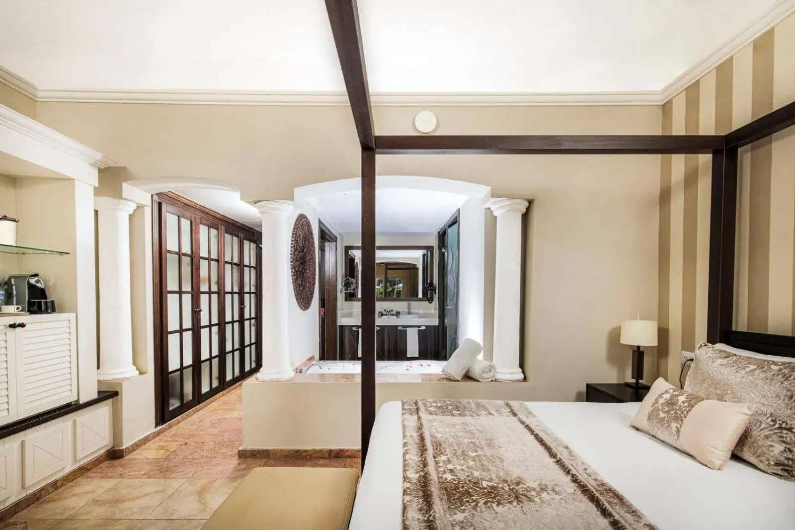 Bedroom, Bed in Majestic Colonial Punta Cana - All Inclusive Bedroom, Bed in Majestic Colonial Punta Cana - All Inclusive